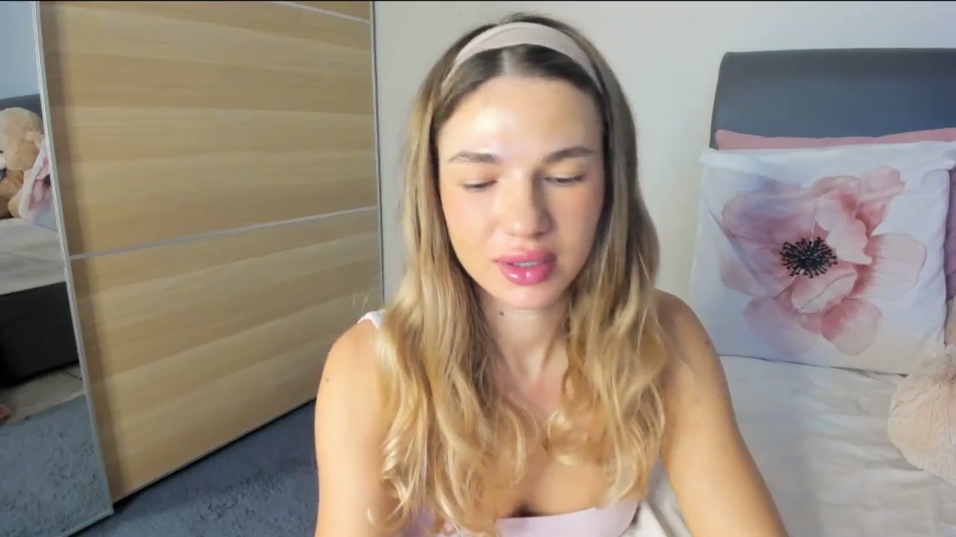 Gallery image thumbnail from Dariadely's myfreecams stream on, 11/12/2025, 08:37 image 3 of 20