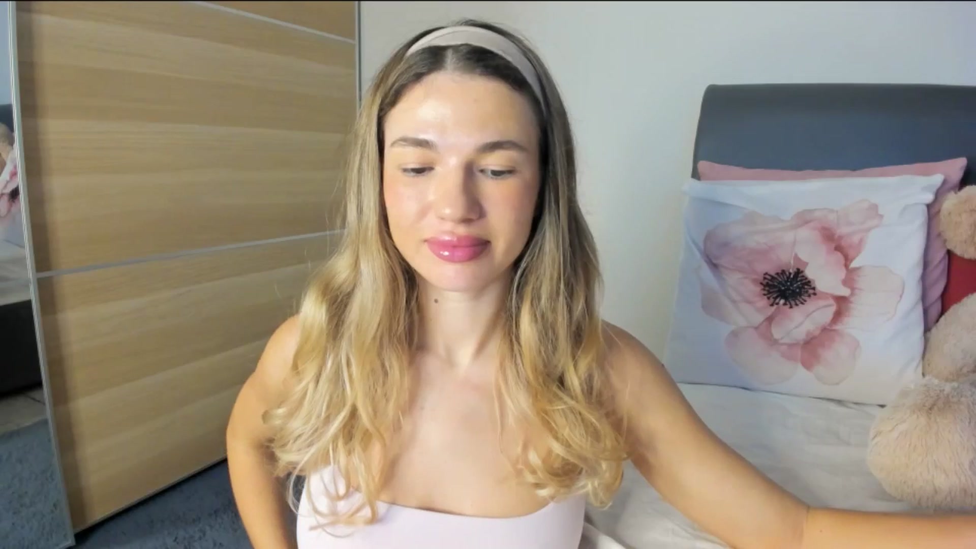Gallery image thumbnail from Dariadely's myfreecams stream on, 11/12/2025, 08:37 image 17 of 20
