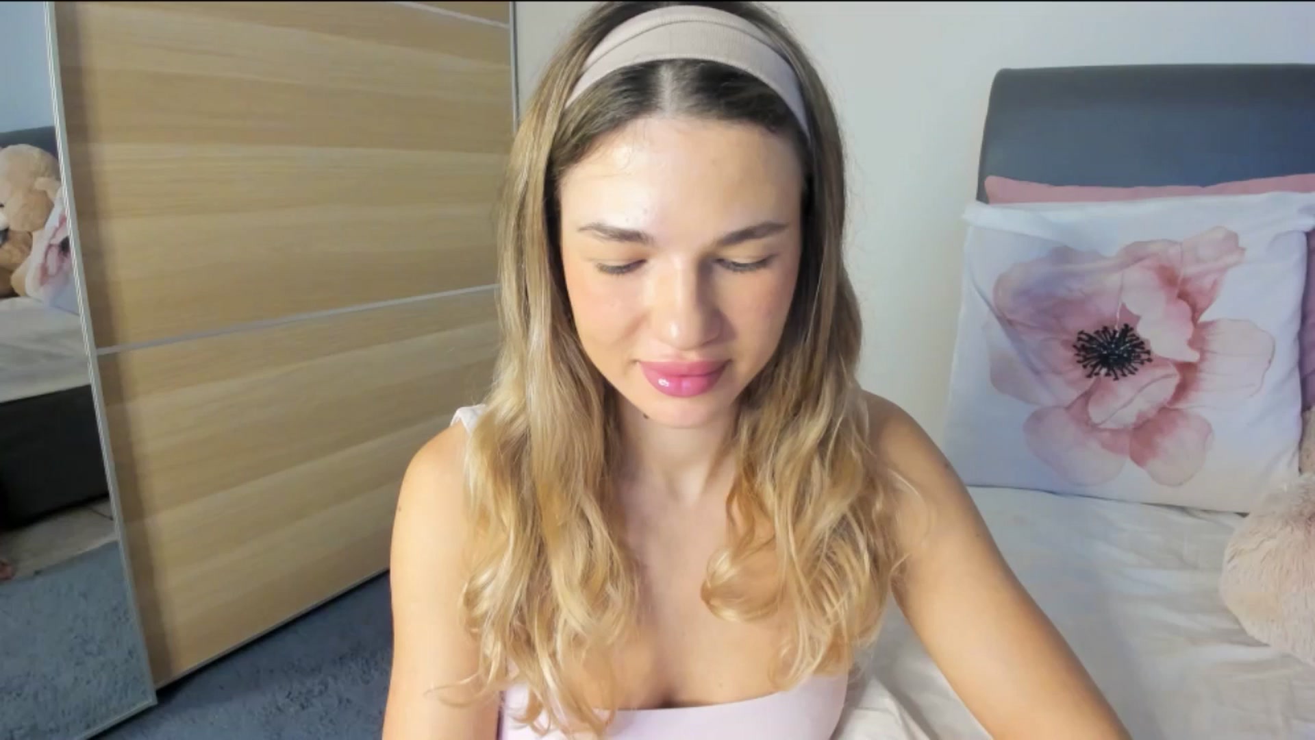 Gallery image thumbnail from Dariadely's myfreecams stream on, 11/12/2025, 08:37 image 1 of 20