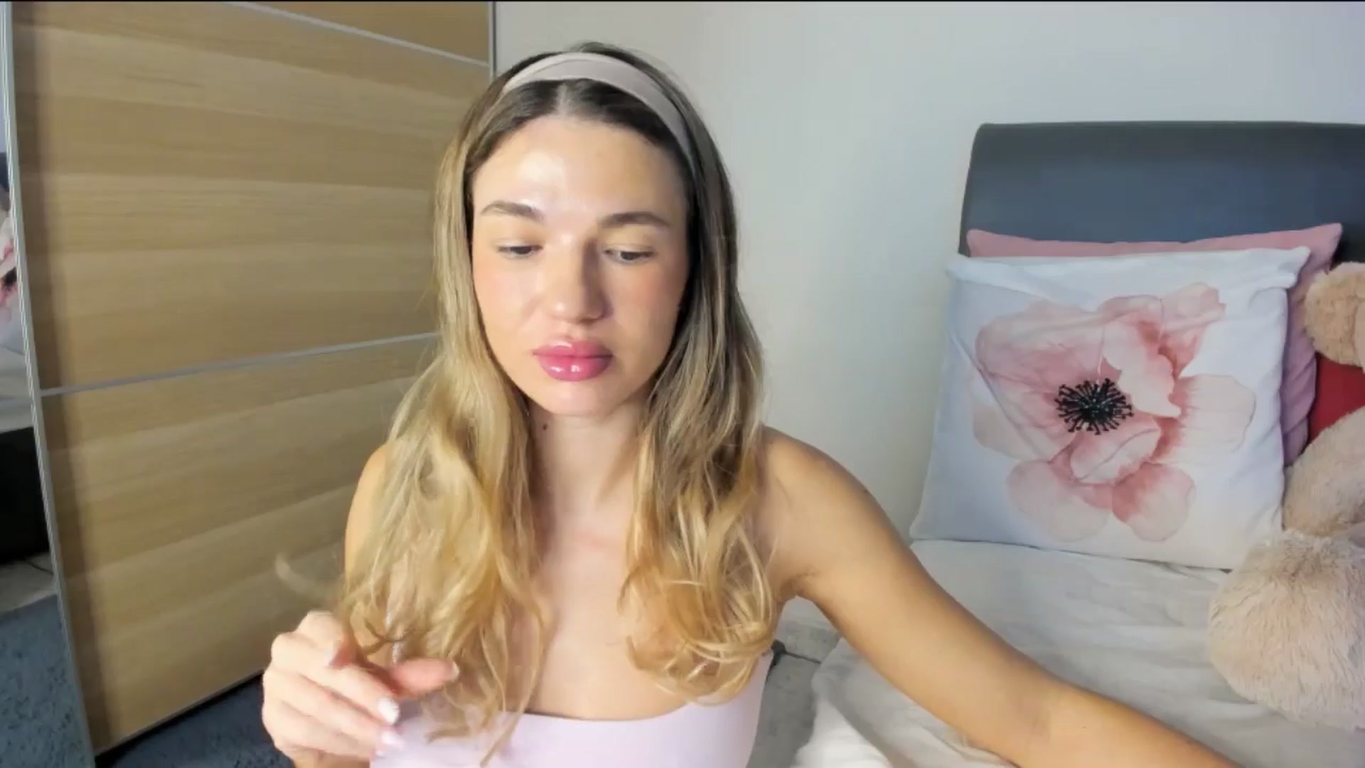 Gallery image thumbnail from Dariadely's myfreecams stream on, 11/12/2025, 08:37 image 15 of 20