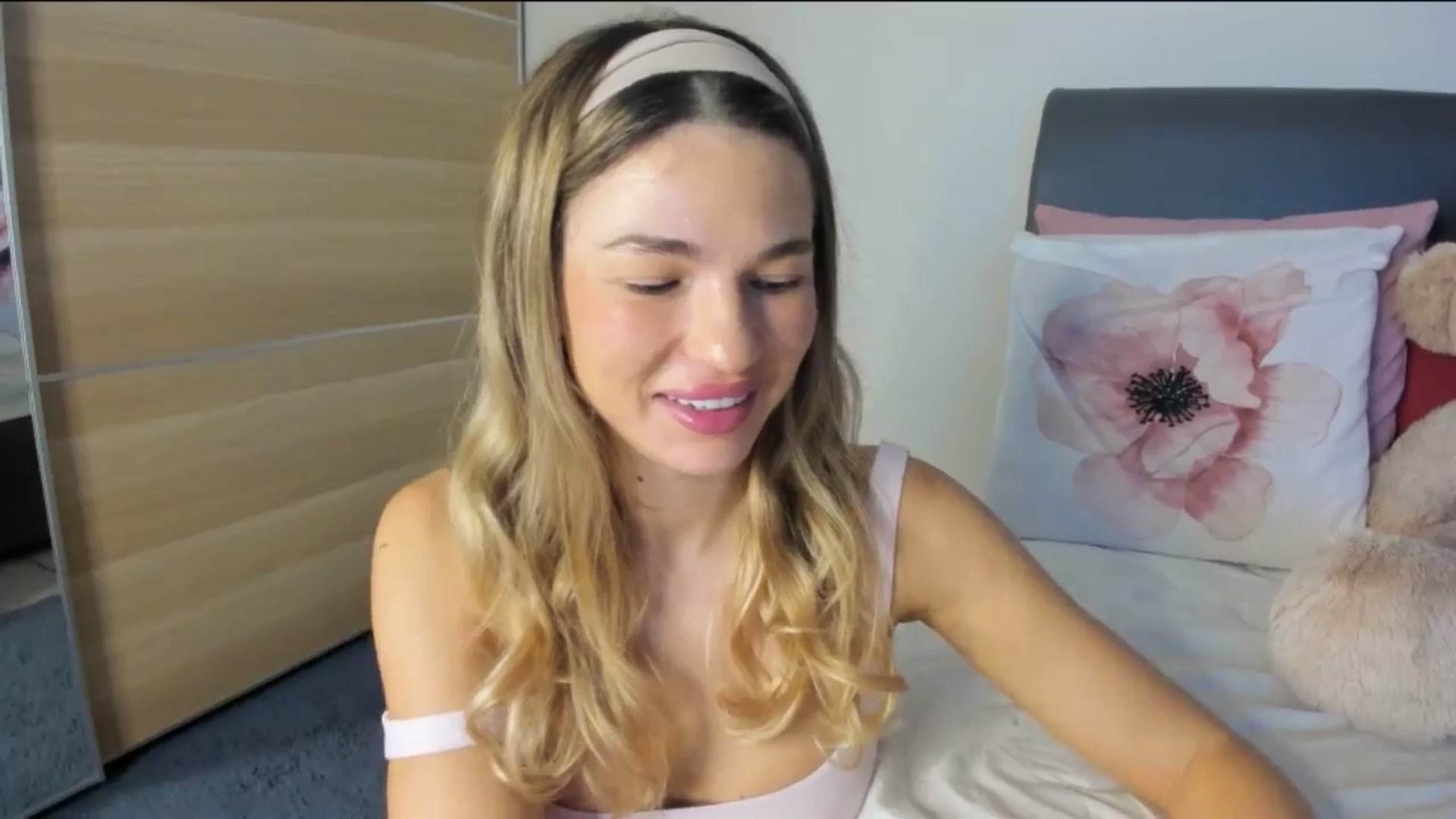 Gallery image thumbnail from Dariadely's myfreecams stream on, 11/12/2025, 09:30 image 6 of 20