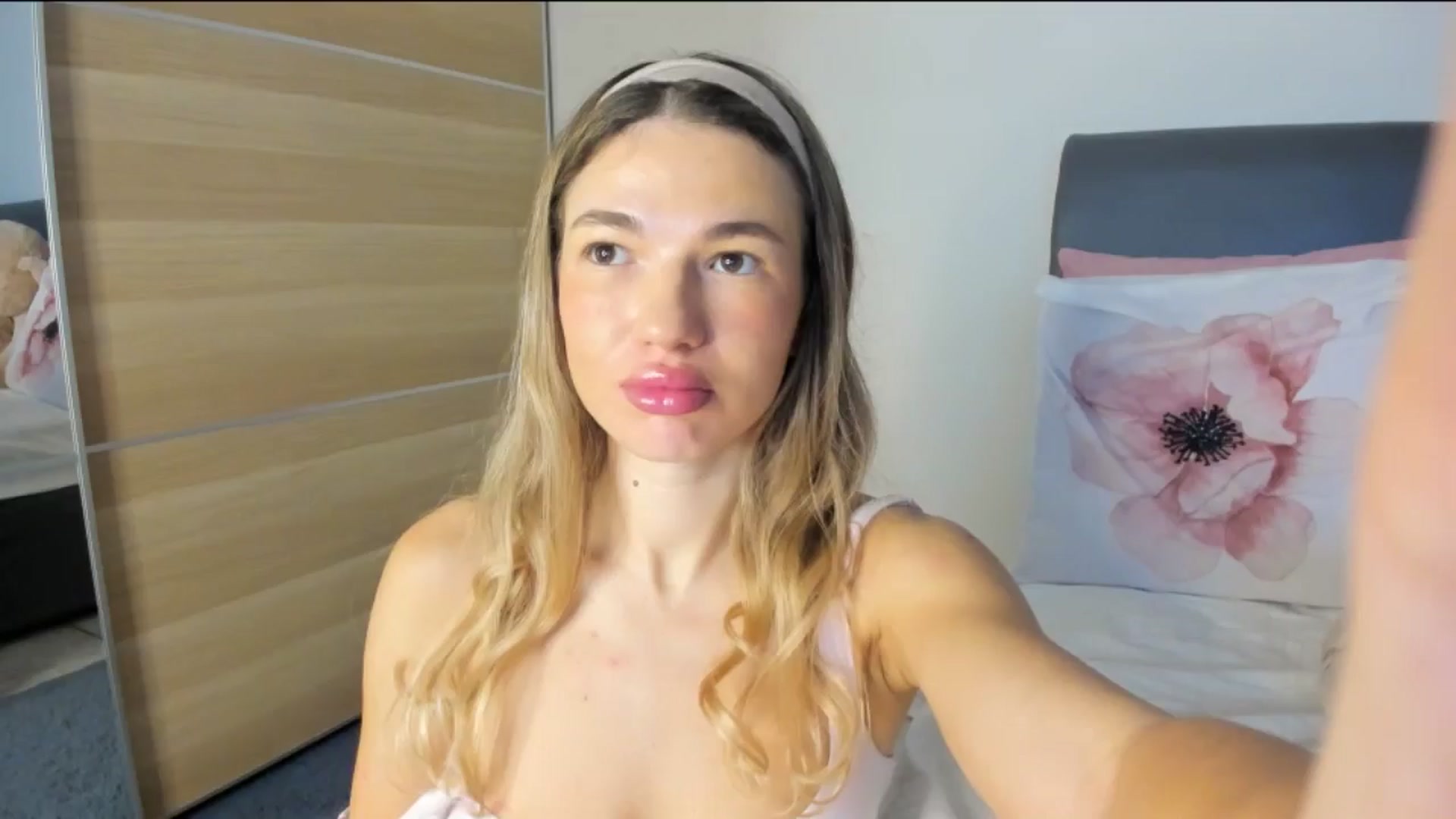 Gallery image thumbnail from Dariadely's myfreecams stream on, 11/12/2025, 09:30 image 1 of 20
