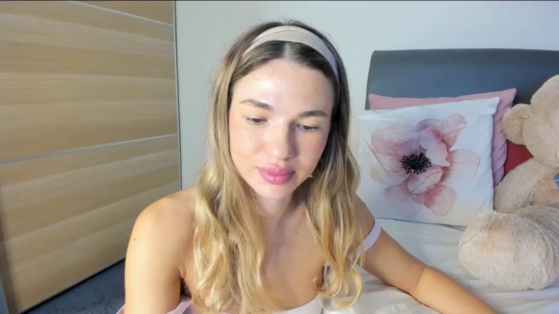Gallery image thumbnail from Dariadely's myfreecams stream on, 11/12/2025, 09:30 image 19 of 20
