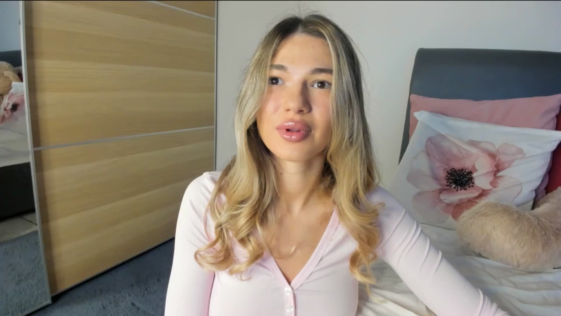 Gallery image thumbnail from Dariadely's myfreecams stream on, 11/13/2025, 08:55 image 2 of 20