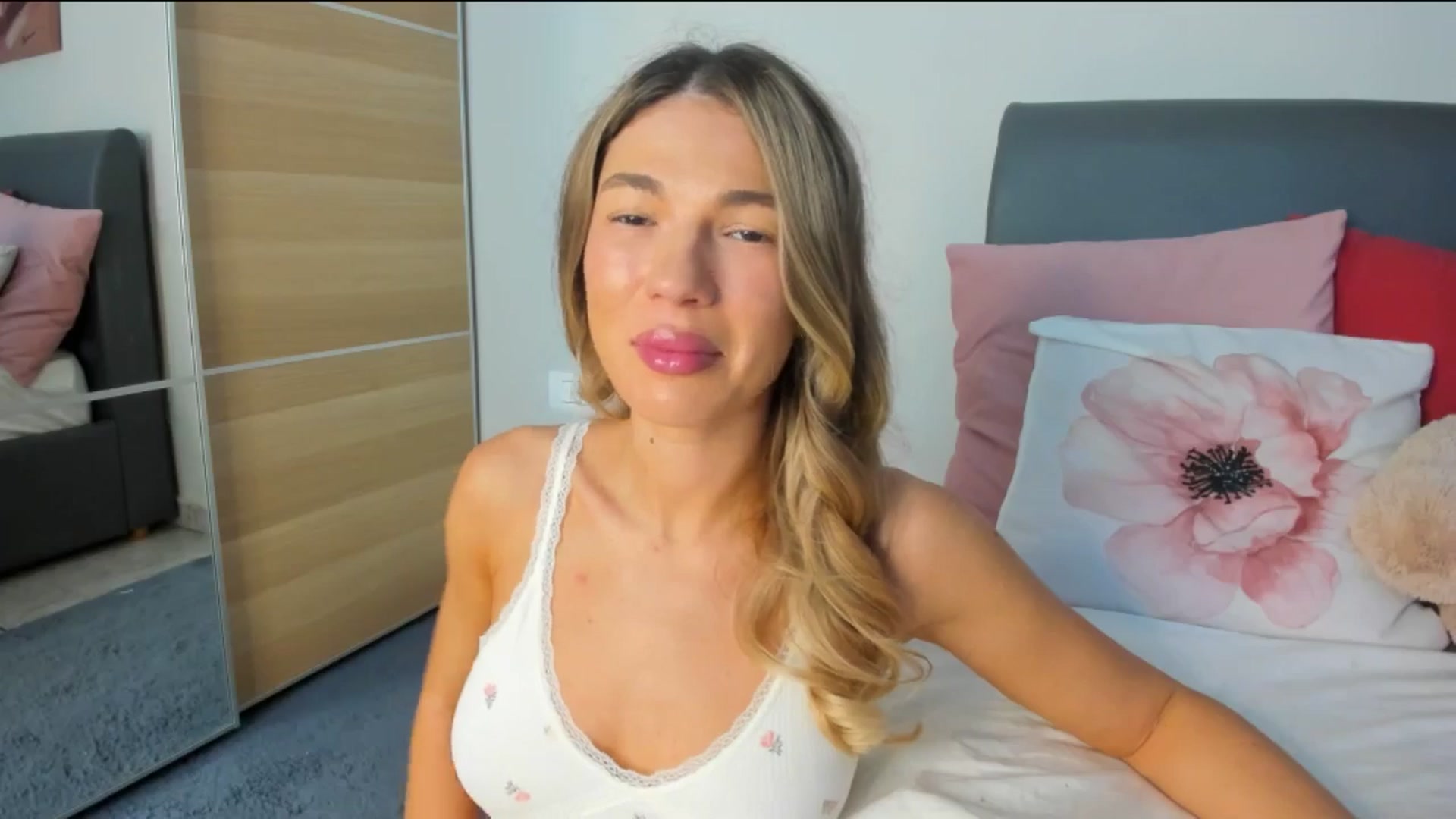 Gallery image thumbnail from Dariadely's myfreecams stream on, 11/14/2025, 20:29 image 17 of 20