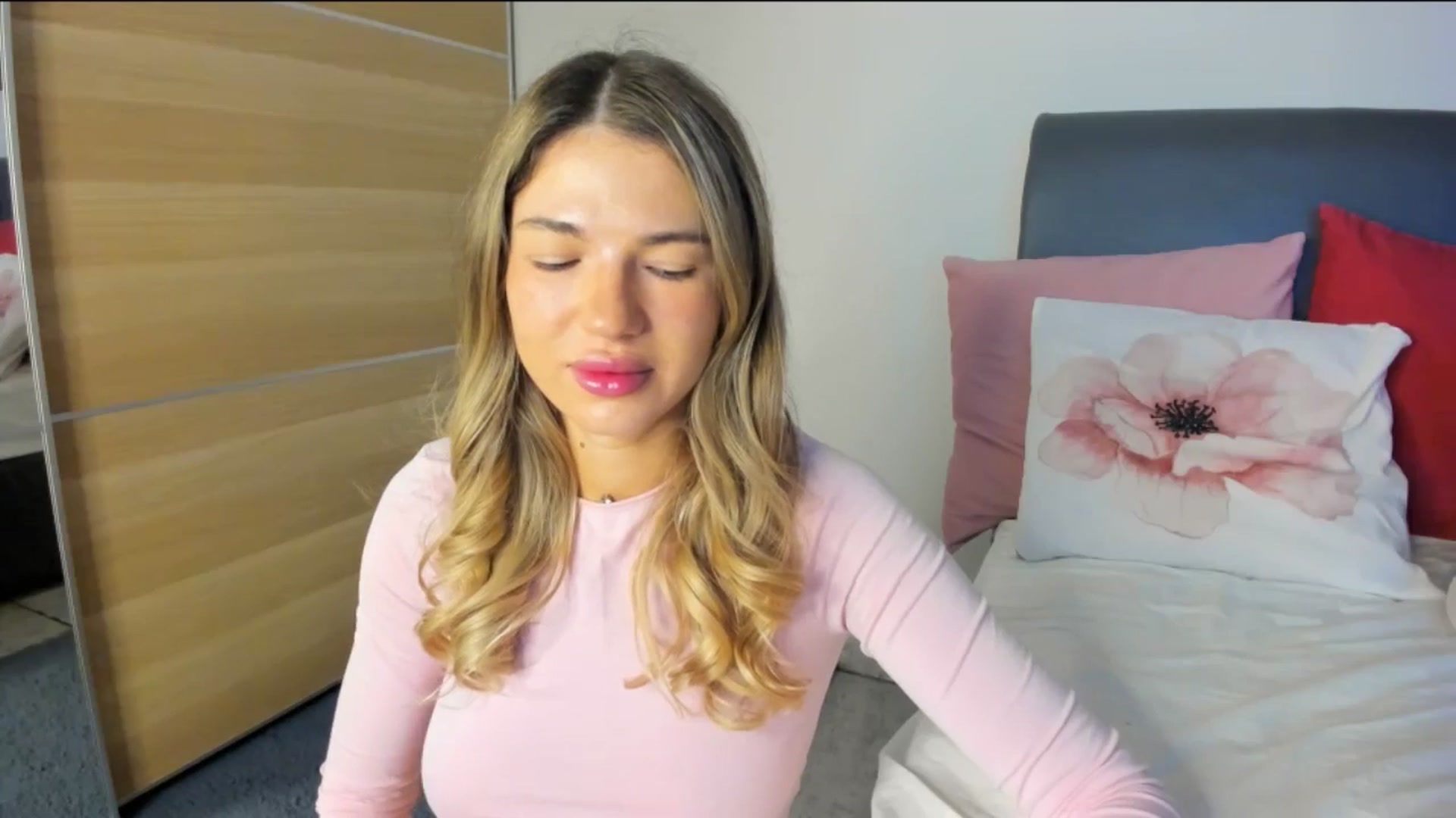 Gallery image thumbnail from Dariadely's myfreecams stream on, 11/16/2025, 08:33 image 15 of 20