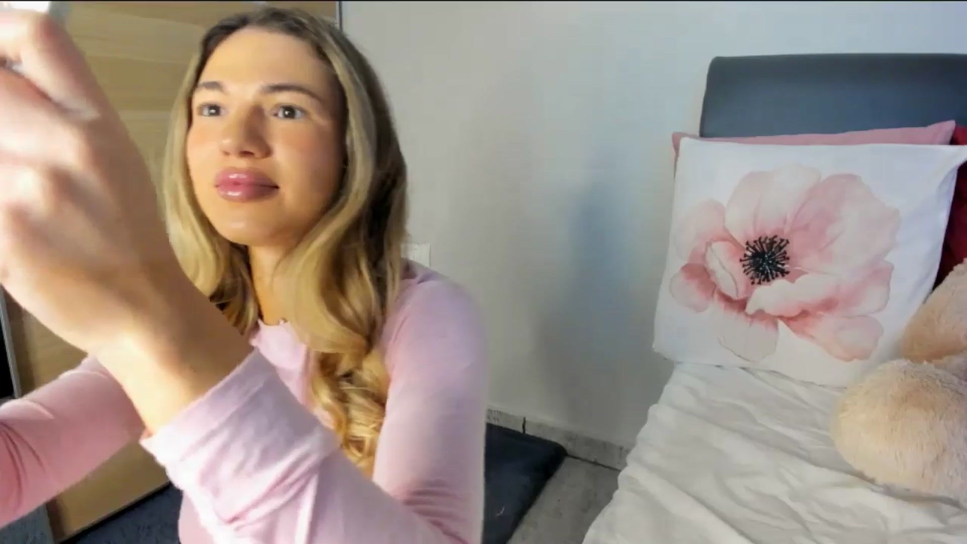 Gallery image thumbnail from Dariadely's myfreecams stream on, 11/16/2025, 12:01 image 6 of 20