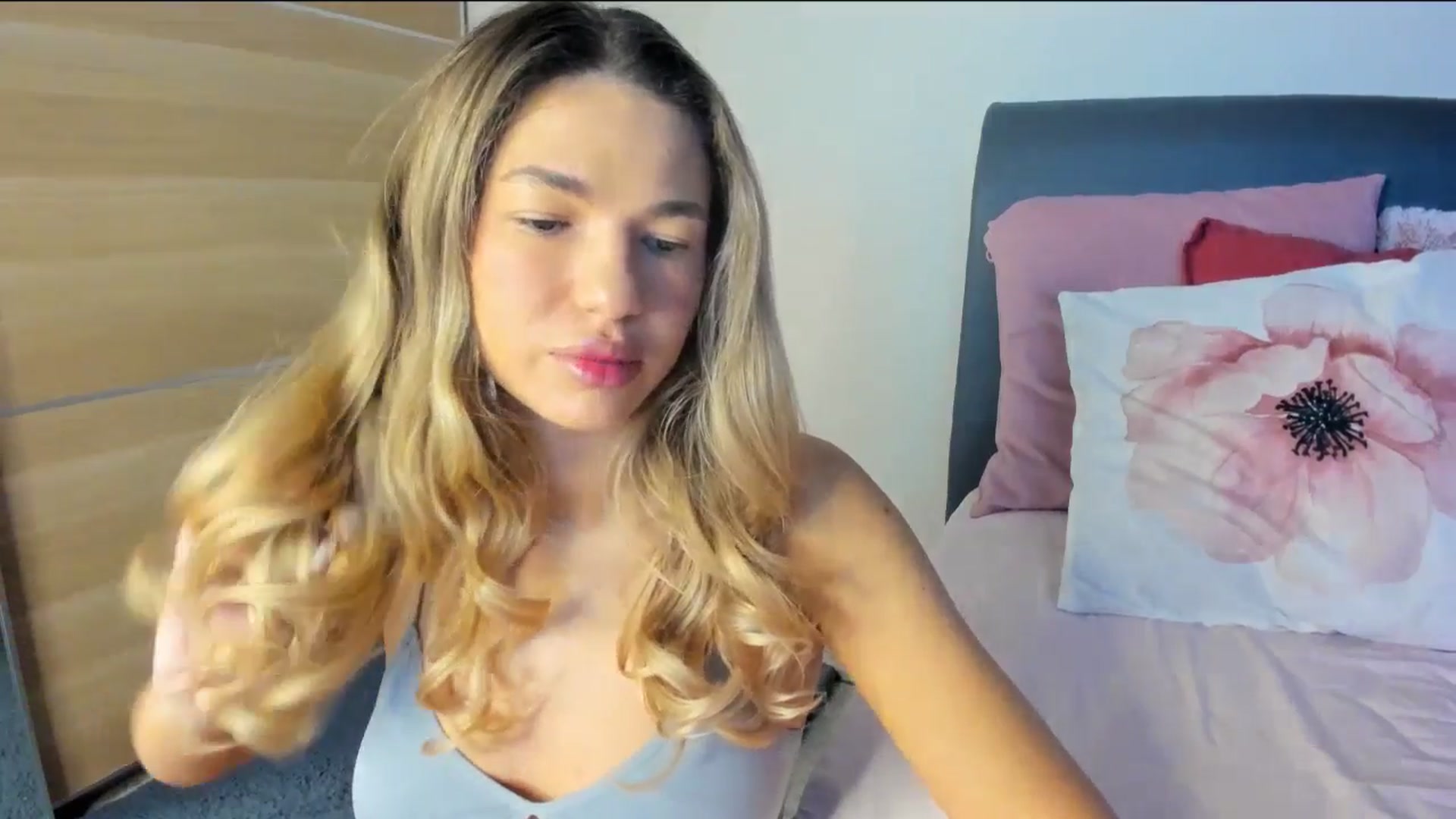 Gallery image thumbnail from Dariadely's myfreecams stream on, 11/19/2025, 09:32 image 4 of 20