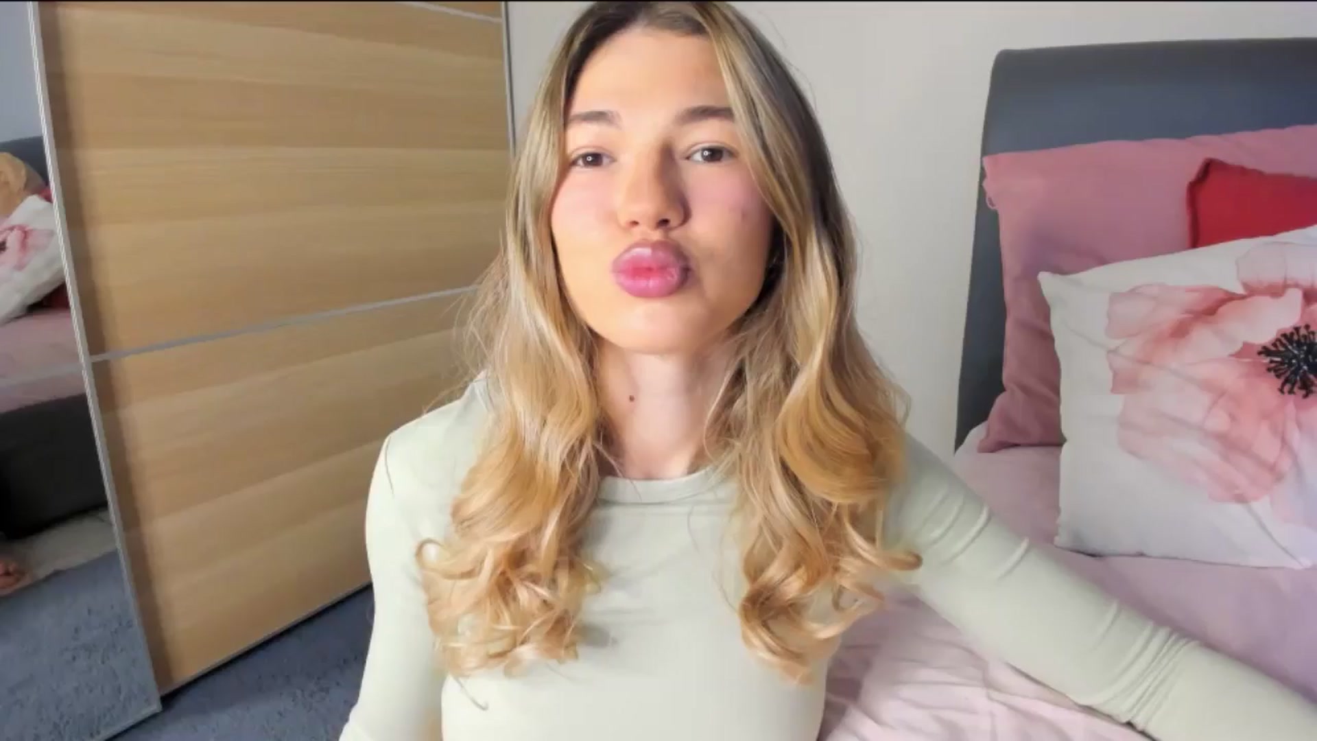 Gallery image thumbnail from Dariadely's myfreecams stream on, 11/20/2025, 07:49 image 18 of 20