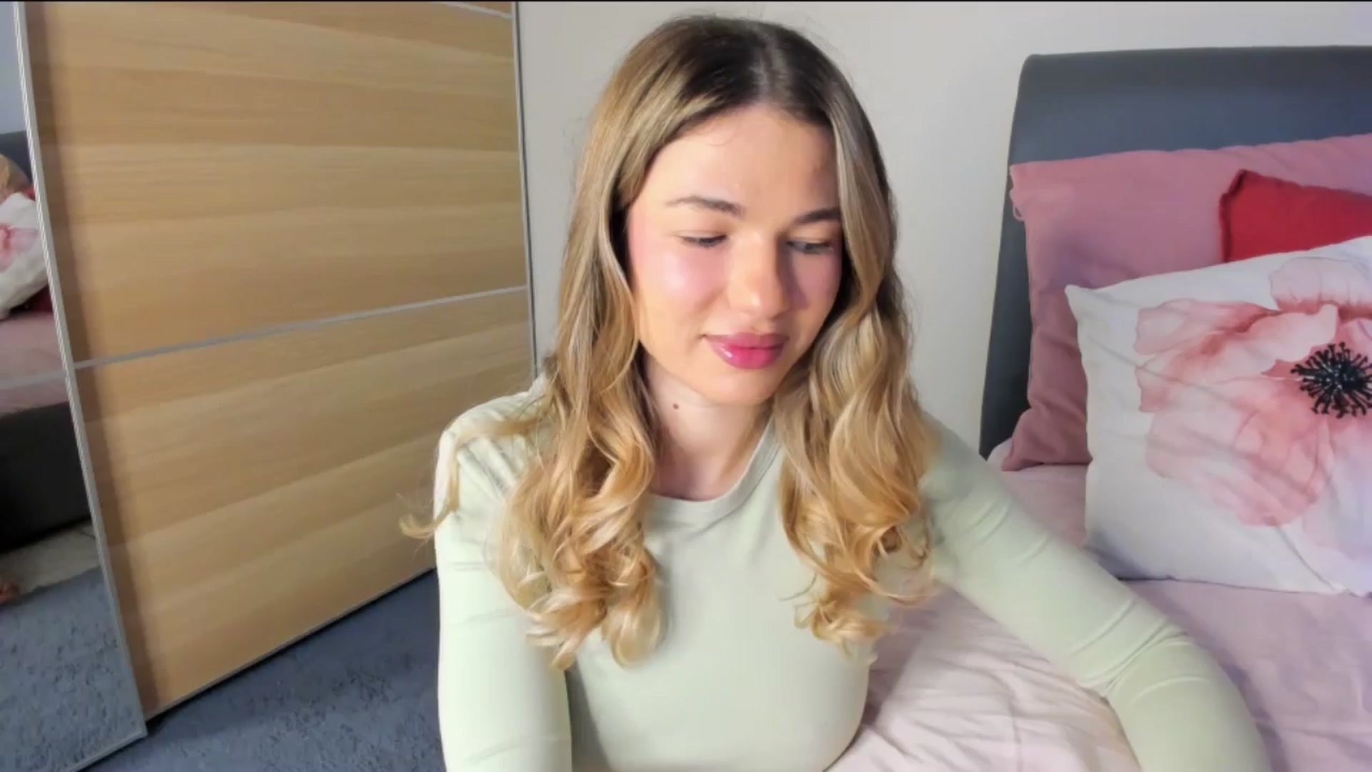 Gallery image thumbnail from Dariadely's myfreecams stream on, 11/20/2025, 08:32 image 8 of 20