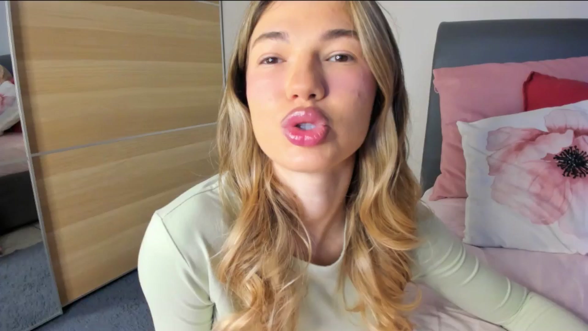 Gallery image thumbnail from Dariadely's myfreecams stream on, 11/20/2025, 08:32 image 1 of 20