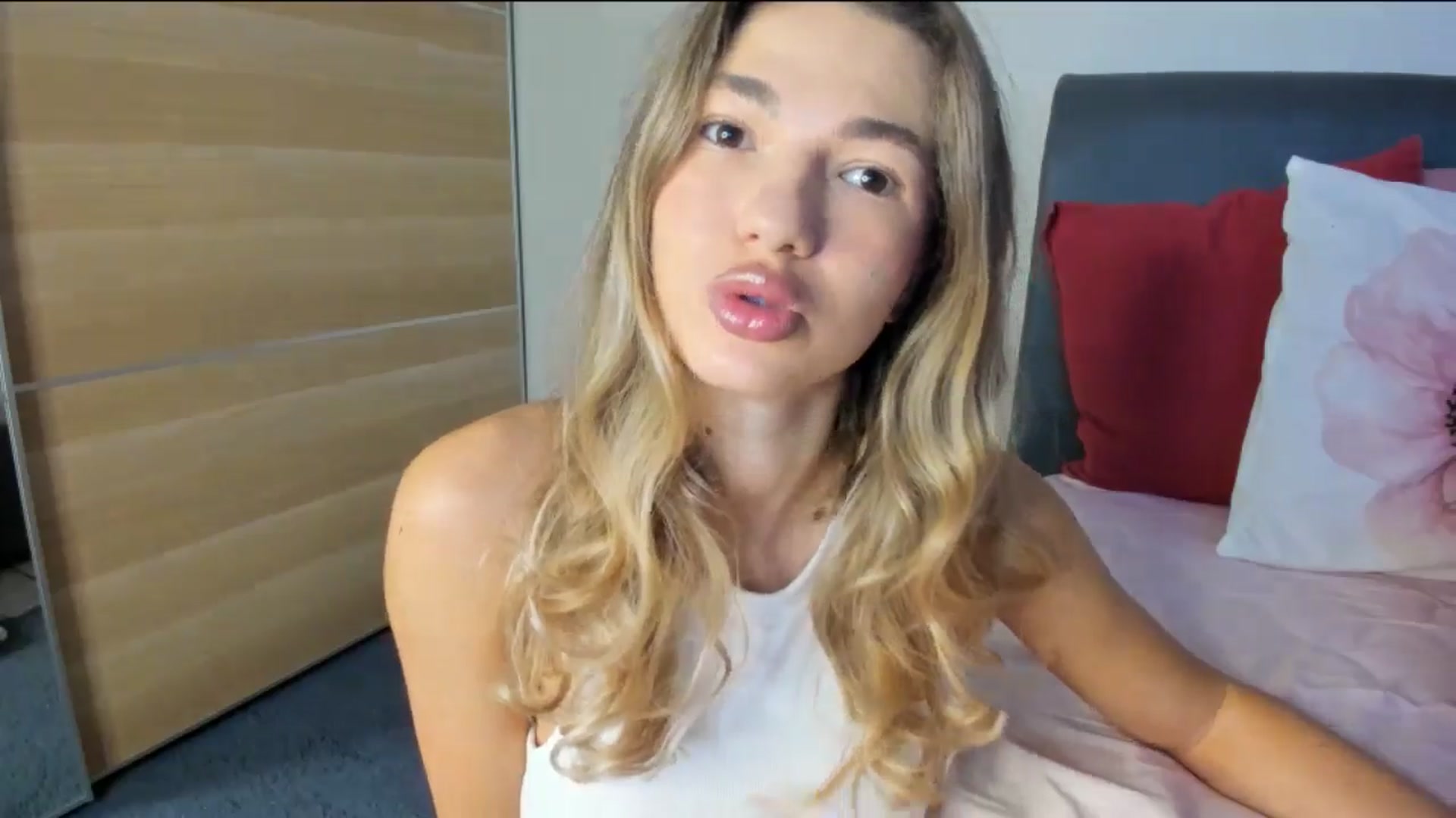 Gallery image thumbnail from Dariadely's myfreecams stream on, 11/21/2025, 07:19 image 6 of 20