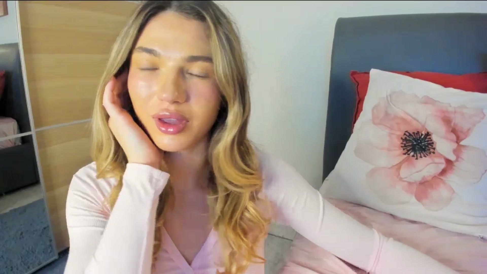 Gallery image thumbnail from Dariadely's myfreecams stream on, 11/23/2025, 10:26 image 3 of 20
