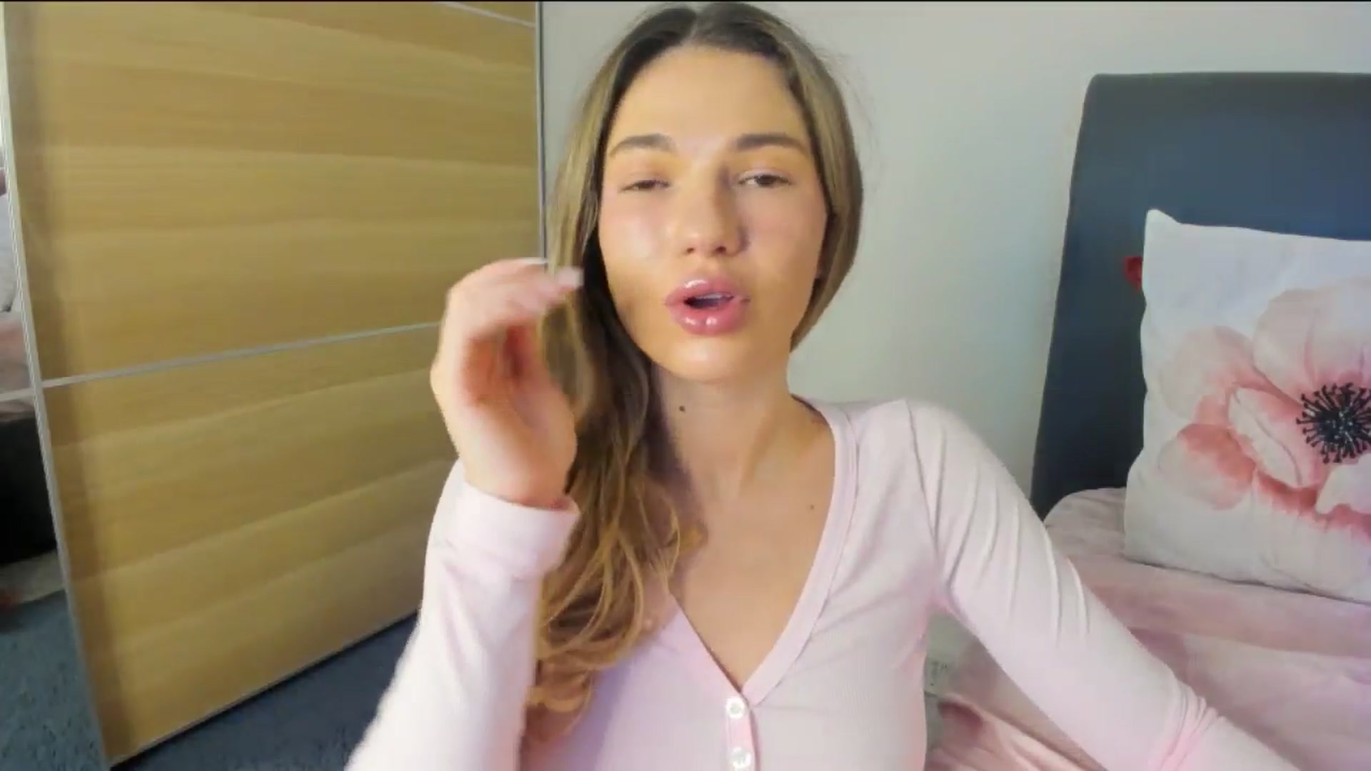 Gallery image thumbnail from Dariadely's myfreecams stream on, 11/23/2025, 16:01 image 2 of 20