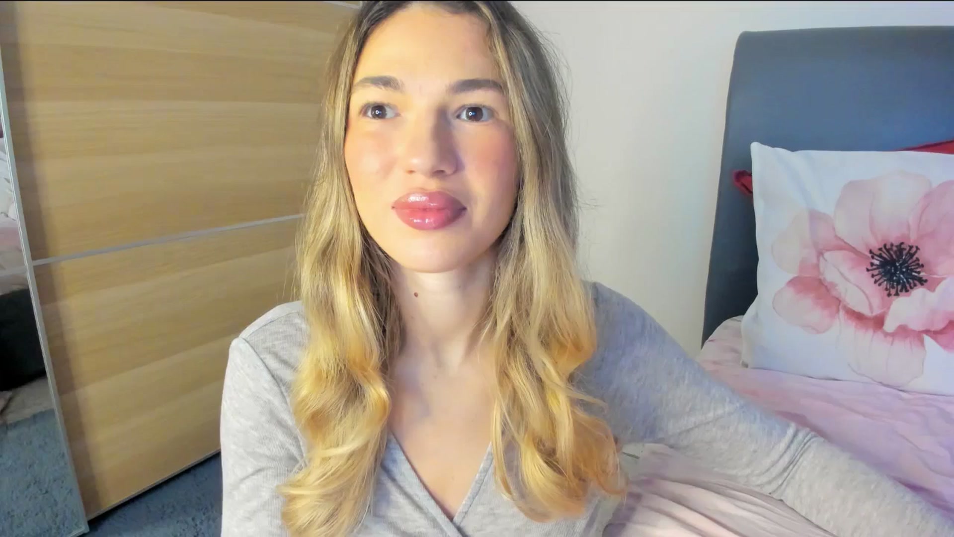 Gallery image thumbnail from Dariadely's myfreecams stream on, 11/24/2025, 08:48 image 3 of 20