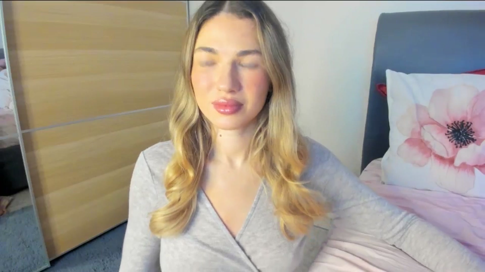 Gallery image thumbnail from Dariadely's myfreecams stream on, 11/24/2025, 08:48 image 6 of 20