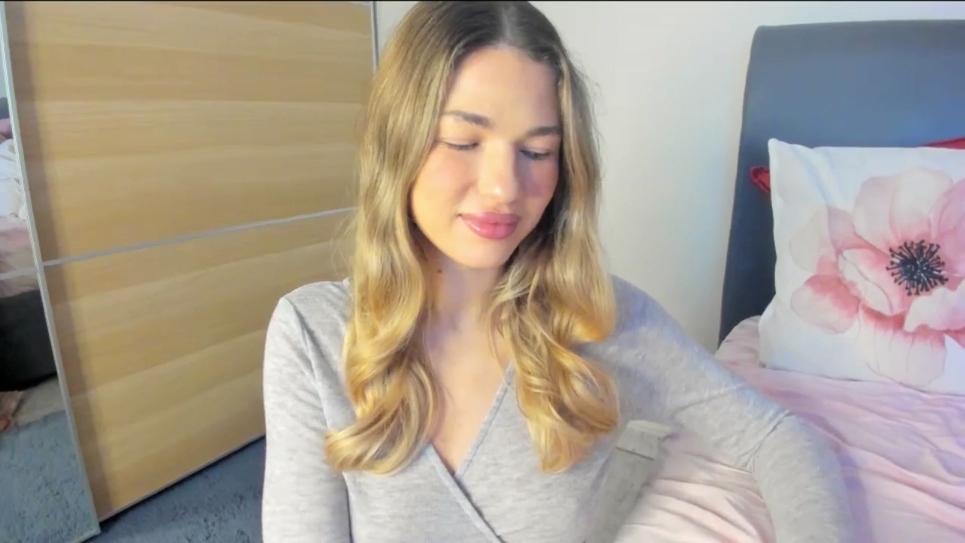 Gallery image thumbnail from Dariadely's myfreecams stream on, 11/24/2025, 08:48 image 18 of 20