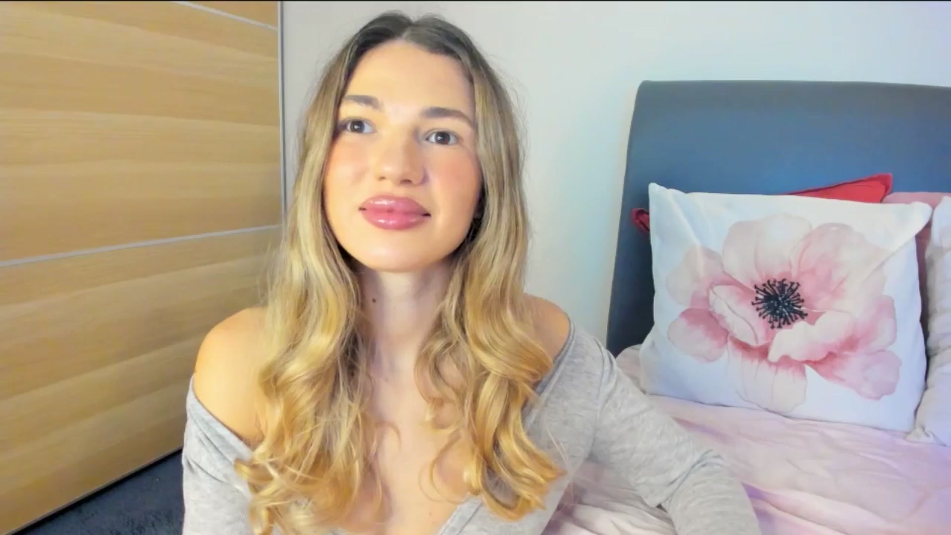 Gallery image thumbnail from Dariadely's myfreecams stream on, 11/24/2025, 10:32 image 11 of 20