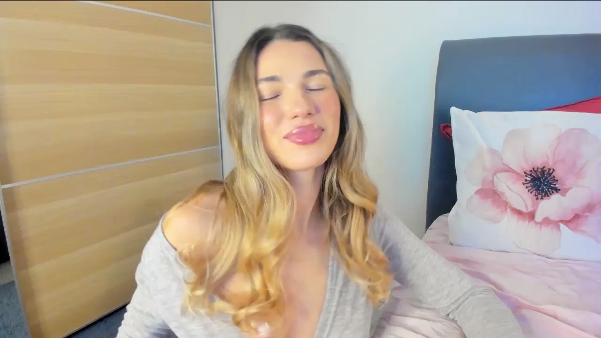 Gallery image thumbnail from Dariadely's myfreecams stream on, 11/24/2025, 10:32 image 13 of 20