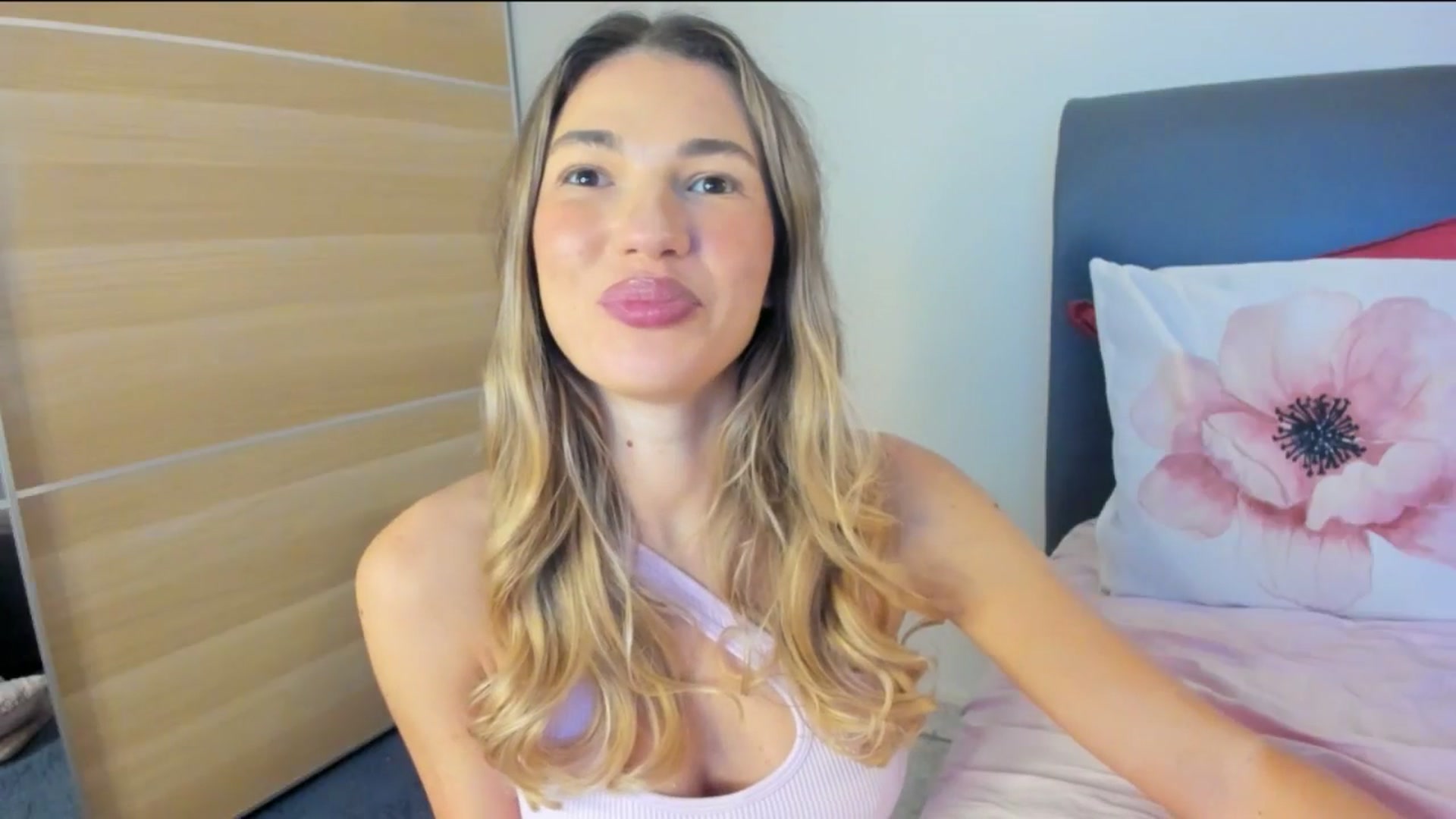 Gallery image thumbnail from Dariadely's myfreecams stream on, 11/24/2025, 11:59 image 2 of 20