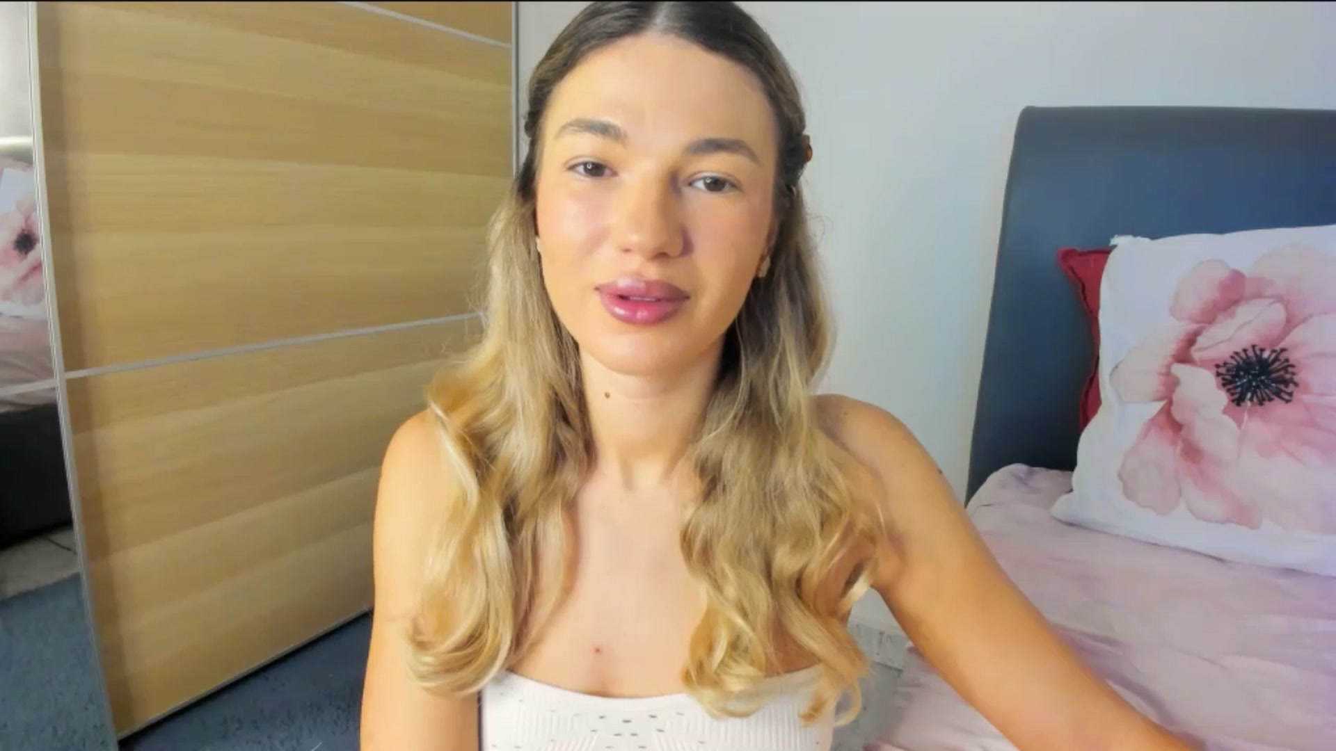 Gallery image thumbnail from Dariadely's myfreecams stream on, 11/27/2025, 08:43 image 3 of 20
