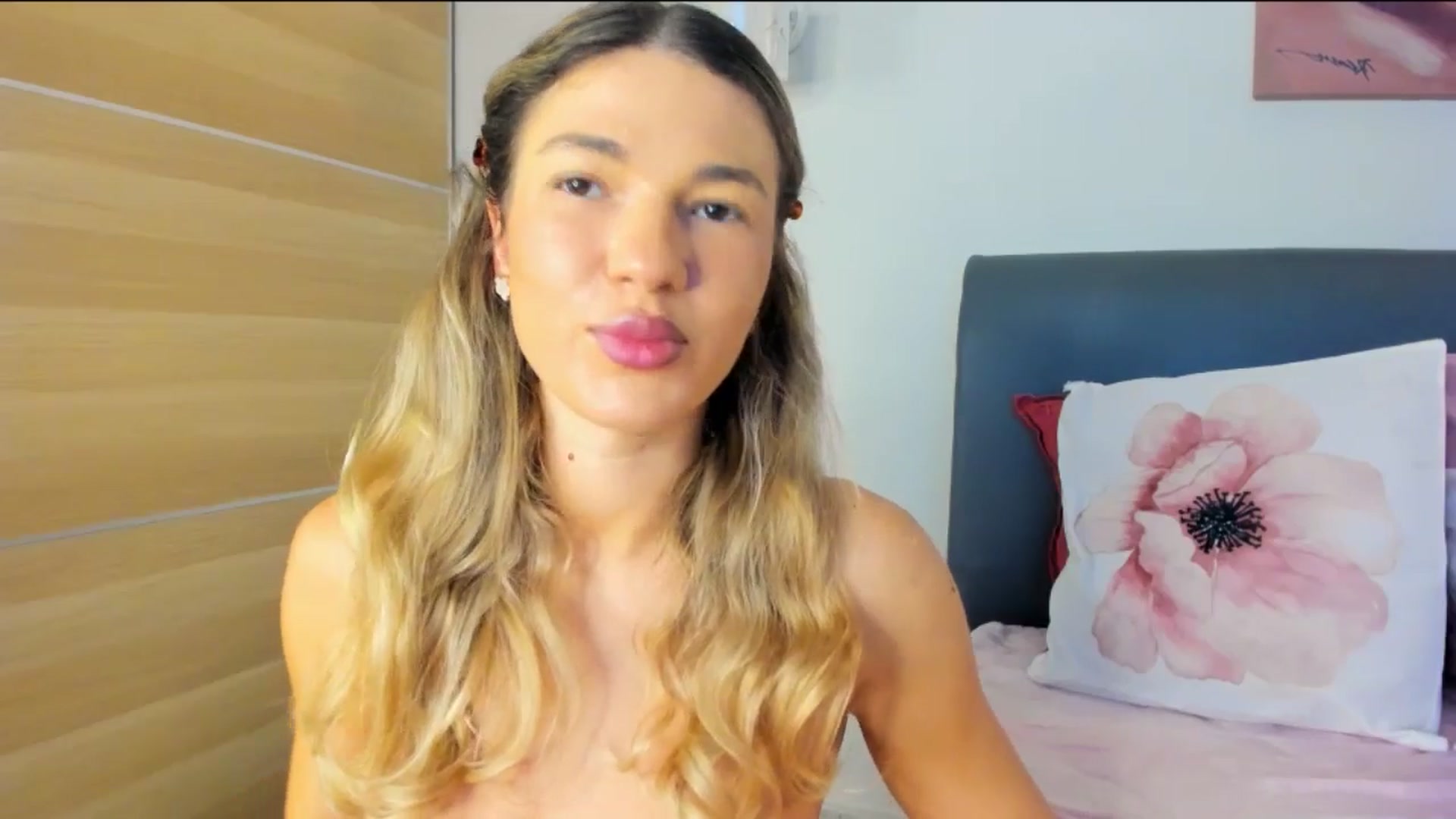 Gallery image thumbnail from Dariadely's myfreecams stream on, 11/27/2025, 08:43 image 18 of 20