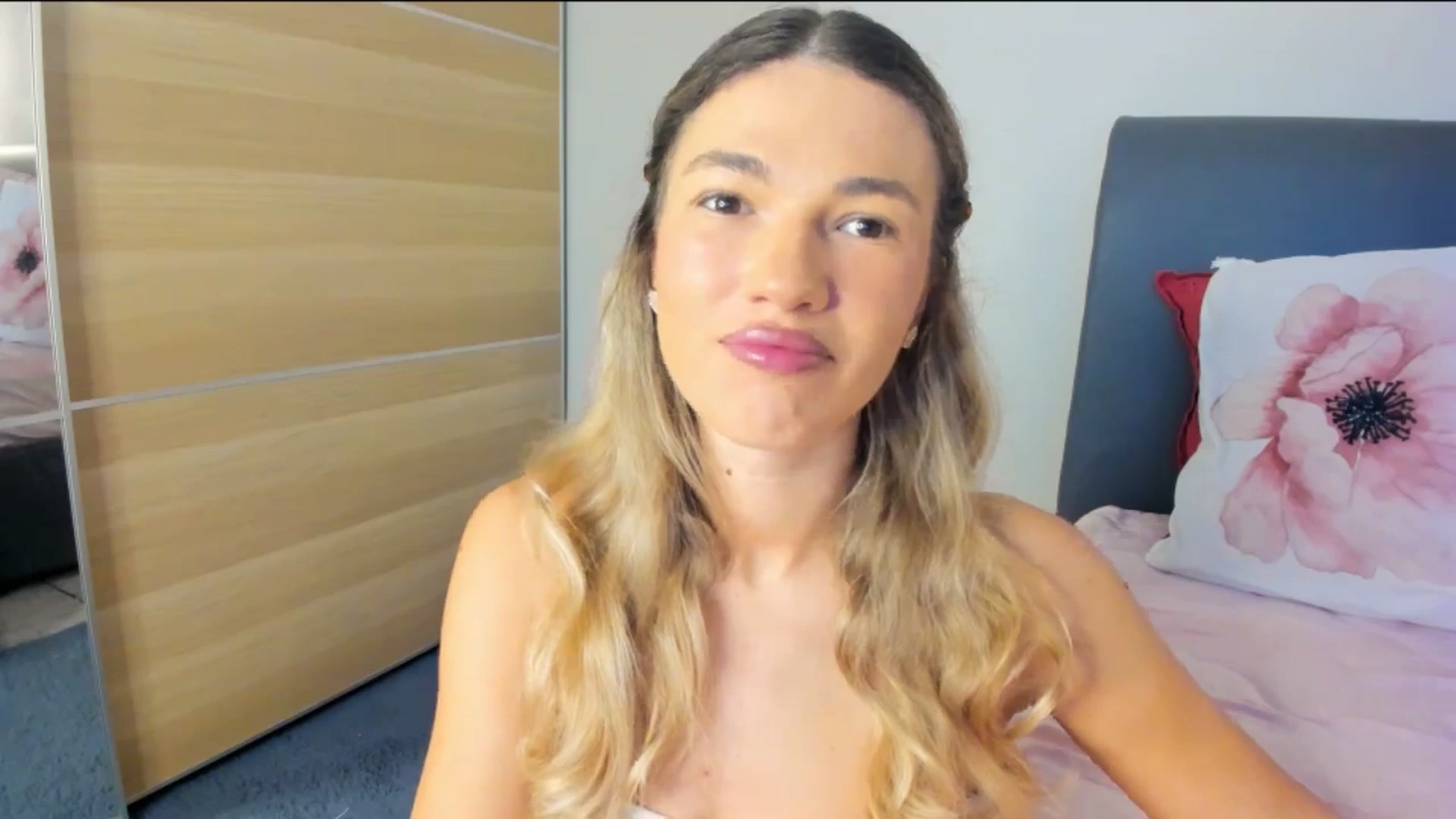Gallery image thumbnail from Dariadely's myfreecams stream on, 11/27/2025, 08:43 image 4 of 20
