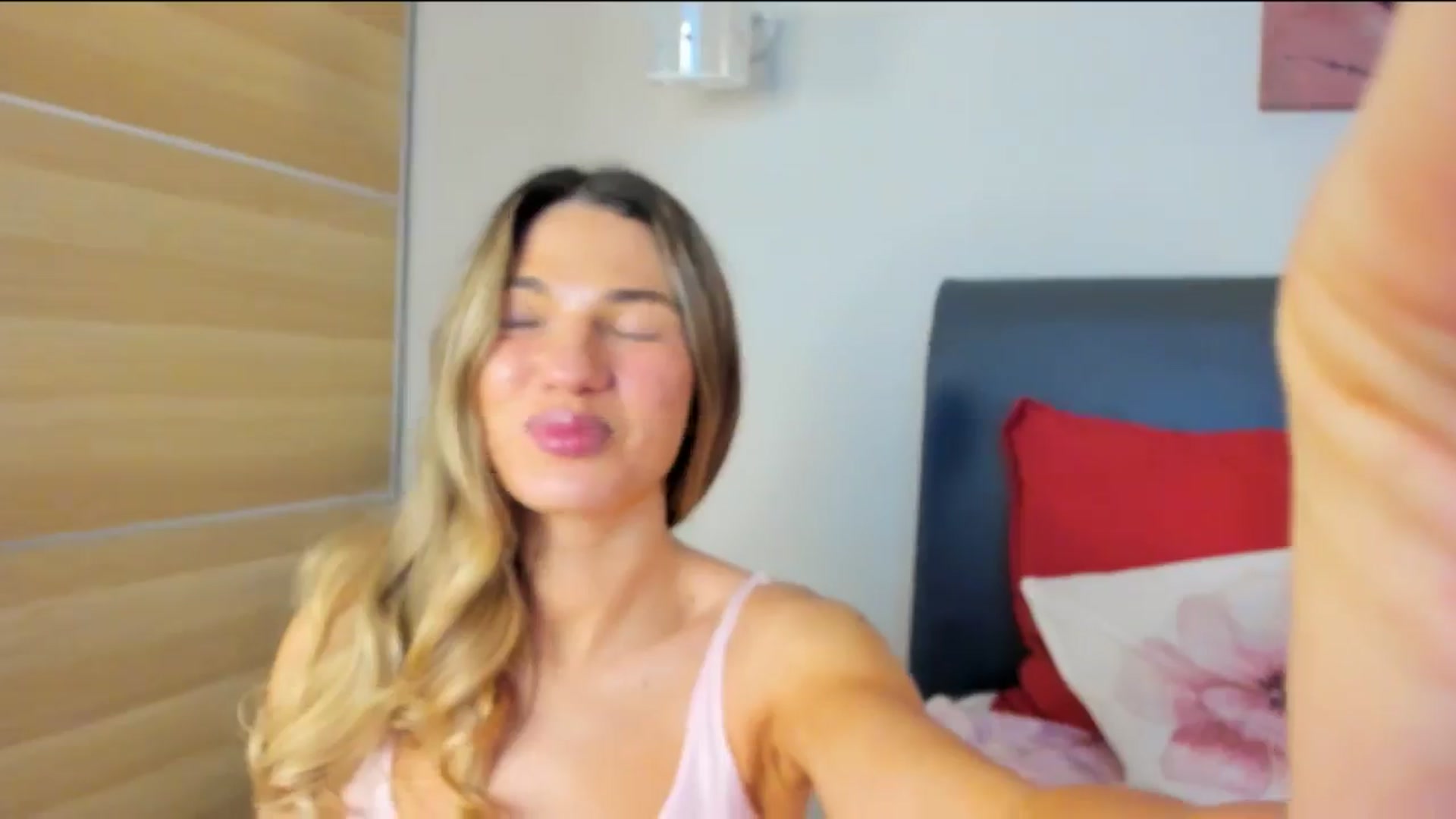 Gallery image thumbnail from Dariadely's myfreecams stream on, 11/30/2025, 17:50 image 16 of 20