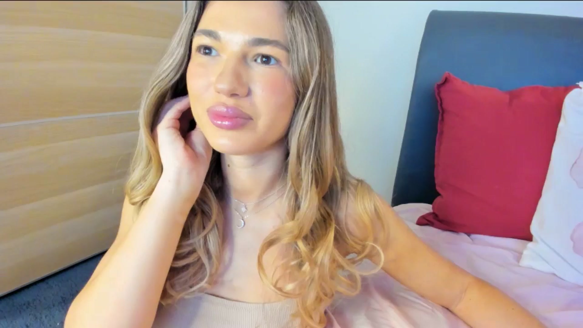 Gallery image thumbnail from Dariadely's myfreecams stream on, 12/02/2025, 08:44 image 6 of 20