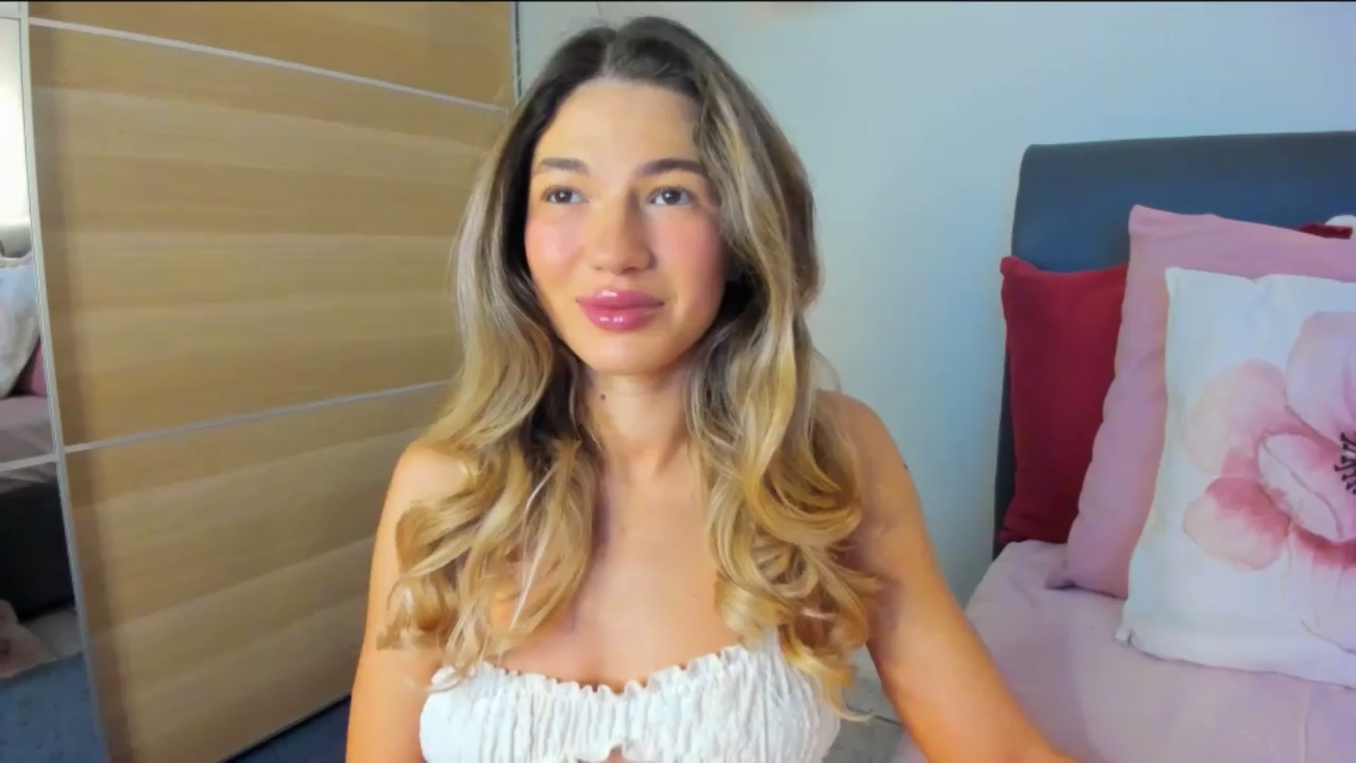 Gallery image thumbnail from Dariadely's myfreecams stream on, 12/27/2025, 07:57 image 2 of 20