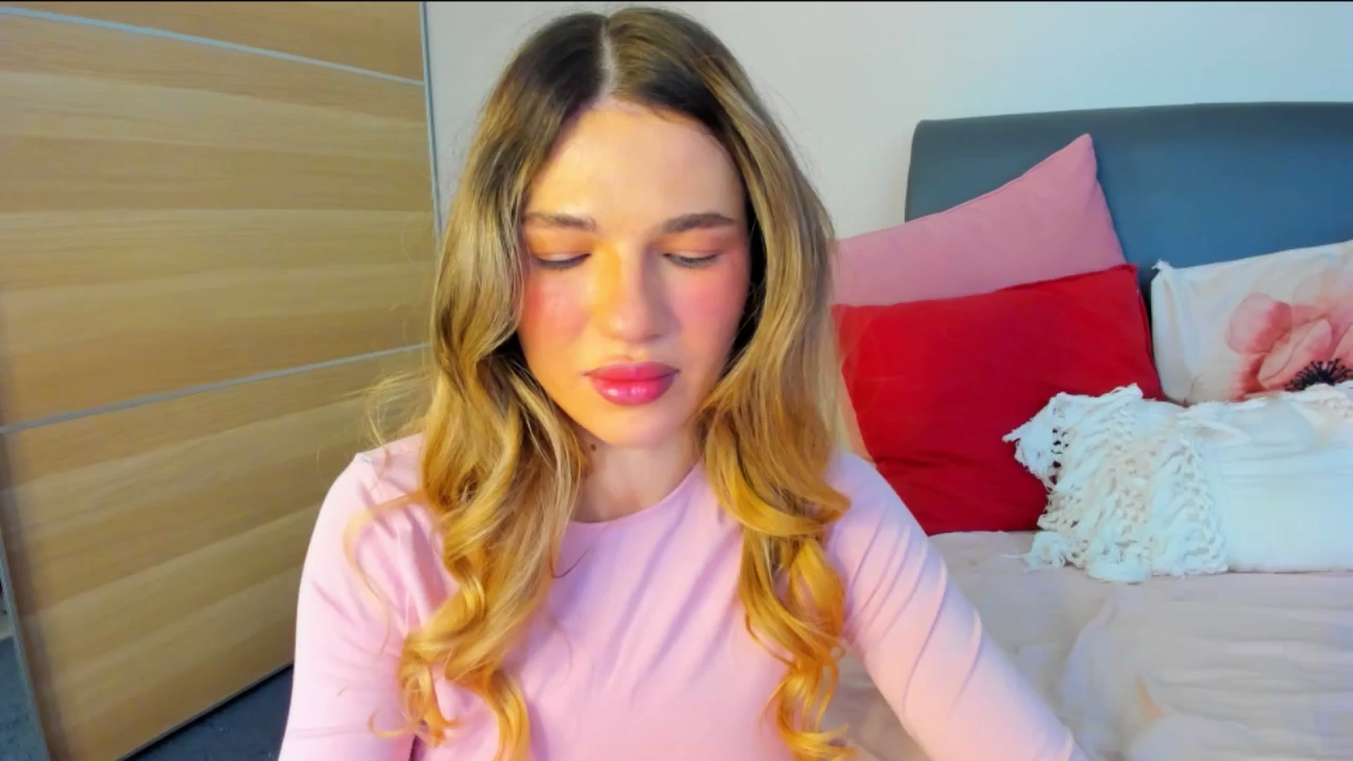 Gallery image thumbnail from Dariadely's myfreecams stream on, 01/15/2026, 09:39 image 7 of 20