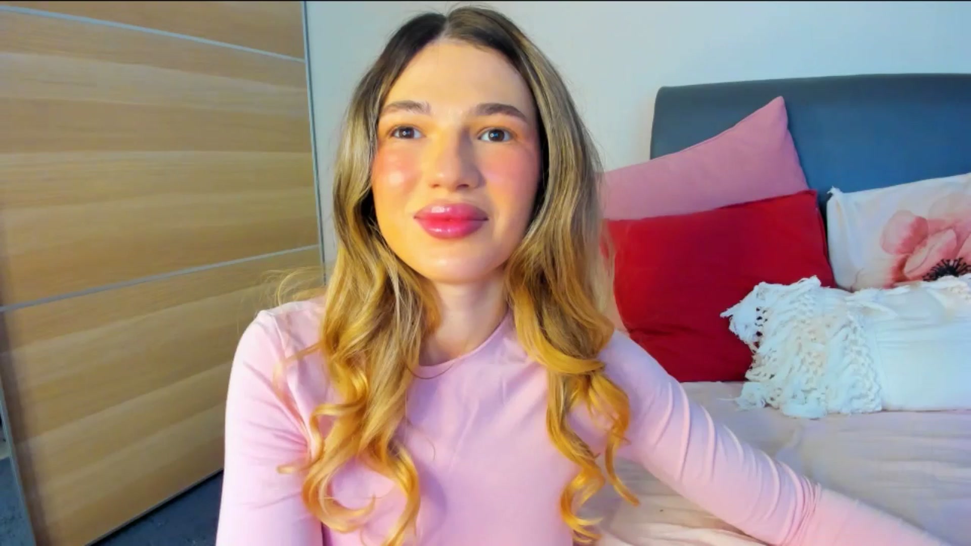 Gallery image thumbnail from Dariadely's myfreecams stream on, 01/15/2026, 09:39 image 3 of 20