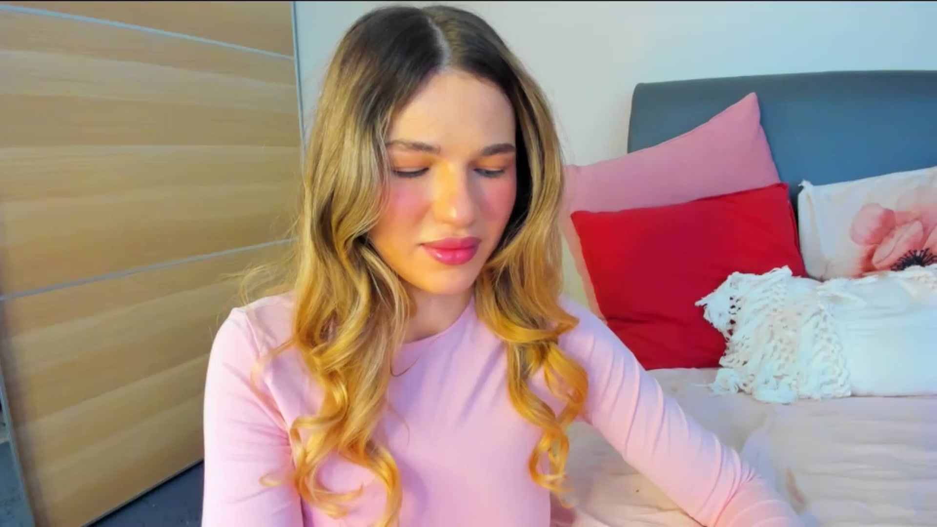 Gallery image thumbnail from Dariadely's myfreecams stream on, 01/15/2026, 09:39 image 4 of 20