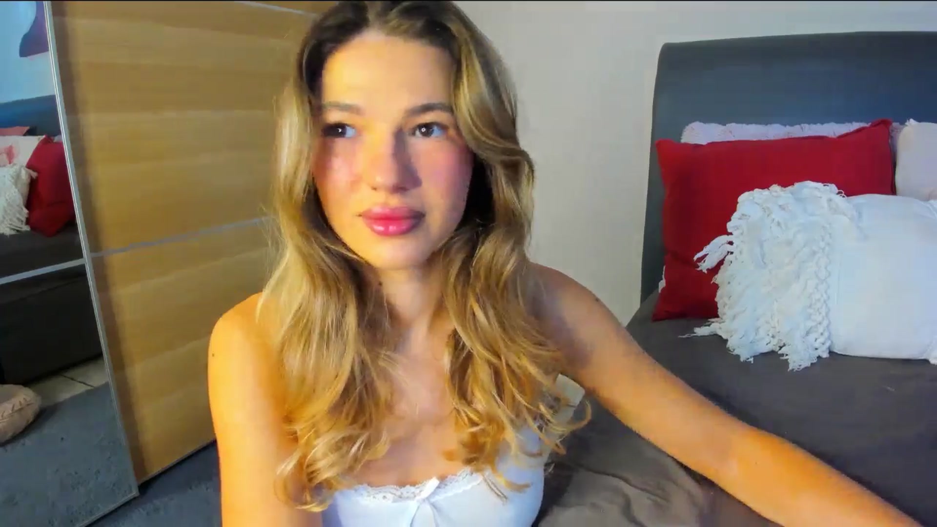 Gallery image thumbnail from Dariadely's myfreecams stream on, 02/04/2026, 07:29 image 2 of 20