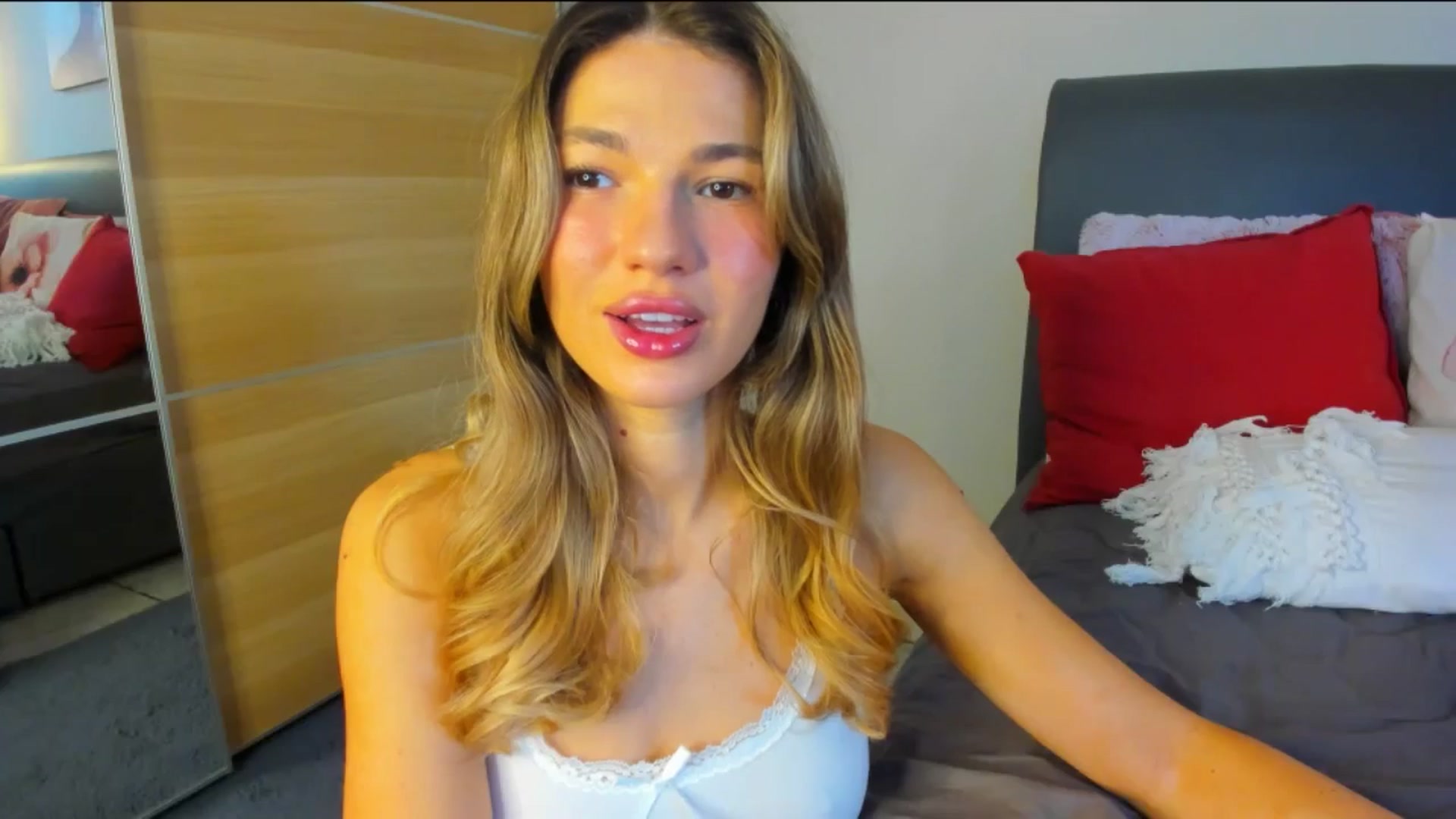 Gallery image thumbnail from Dariadely's myfreecams stream on, 02/04/2026, 08:29 image 3 of 20