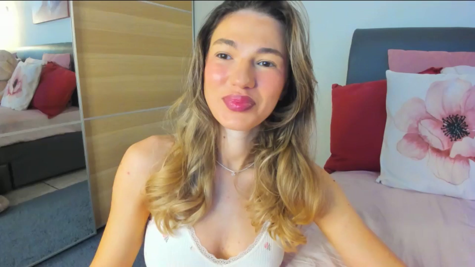 Gallery image thumbnail from Dariadely's myfreecams stream on, 02/11/2026, 07:34 image 1 of 20