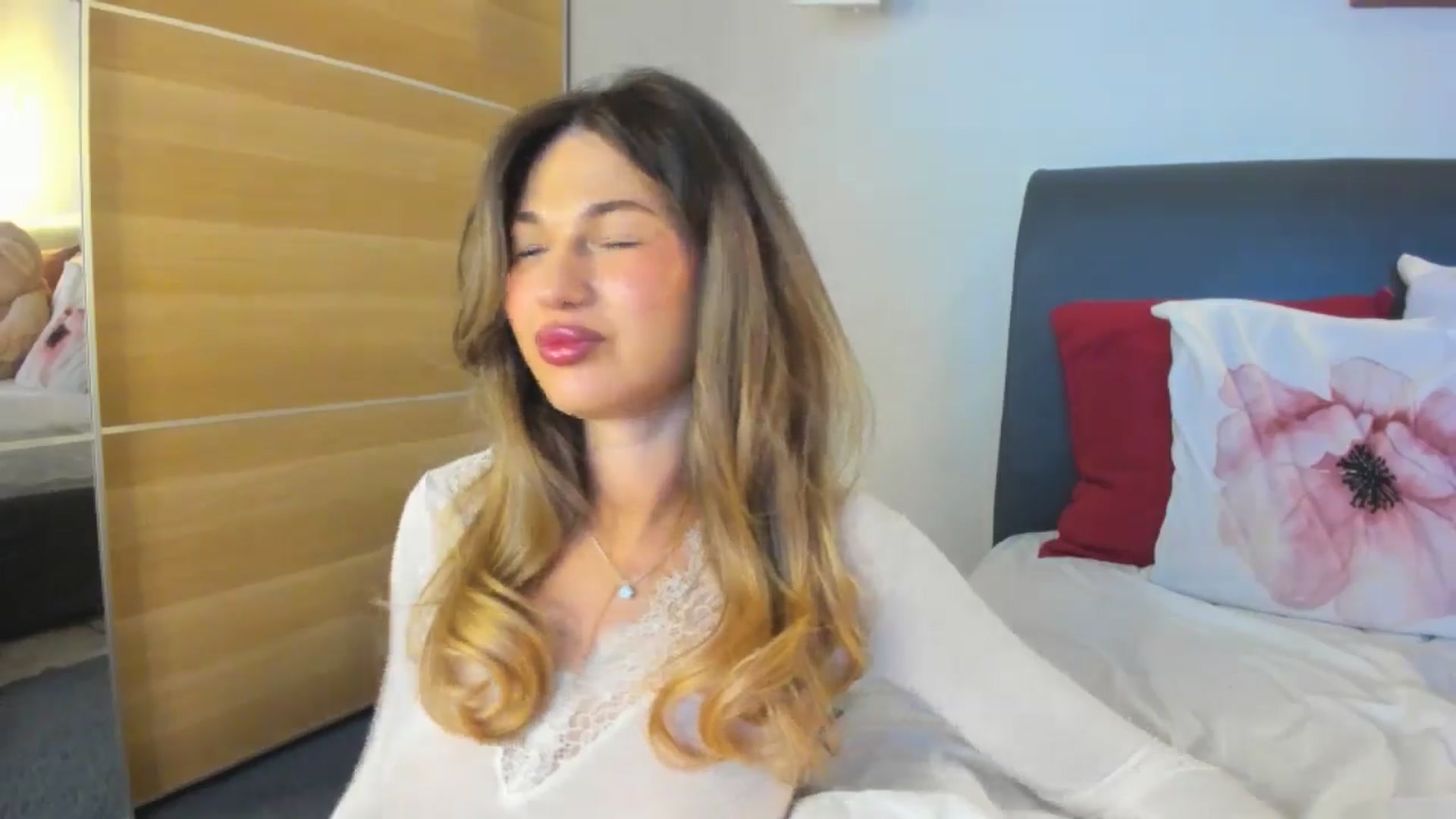 Gallery image thumbnail from Dariadely's myfreecams stream on, 04/10/2026, 15:19 image 4 of 20