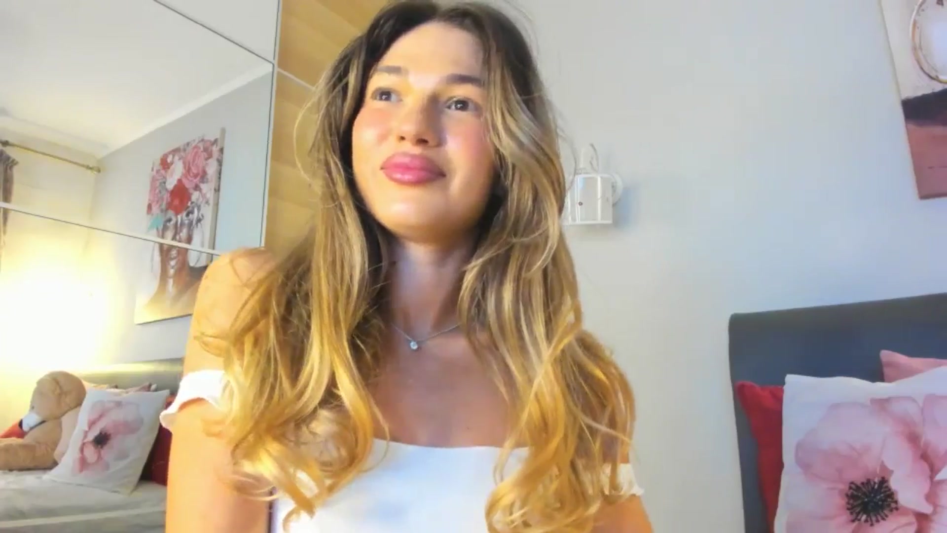 Gallery image thumbnail from Dariadely's myfreecams stream on, 04/11/2026, 17:03 image 9 of 20