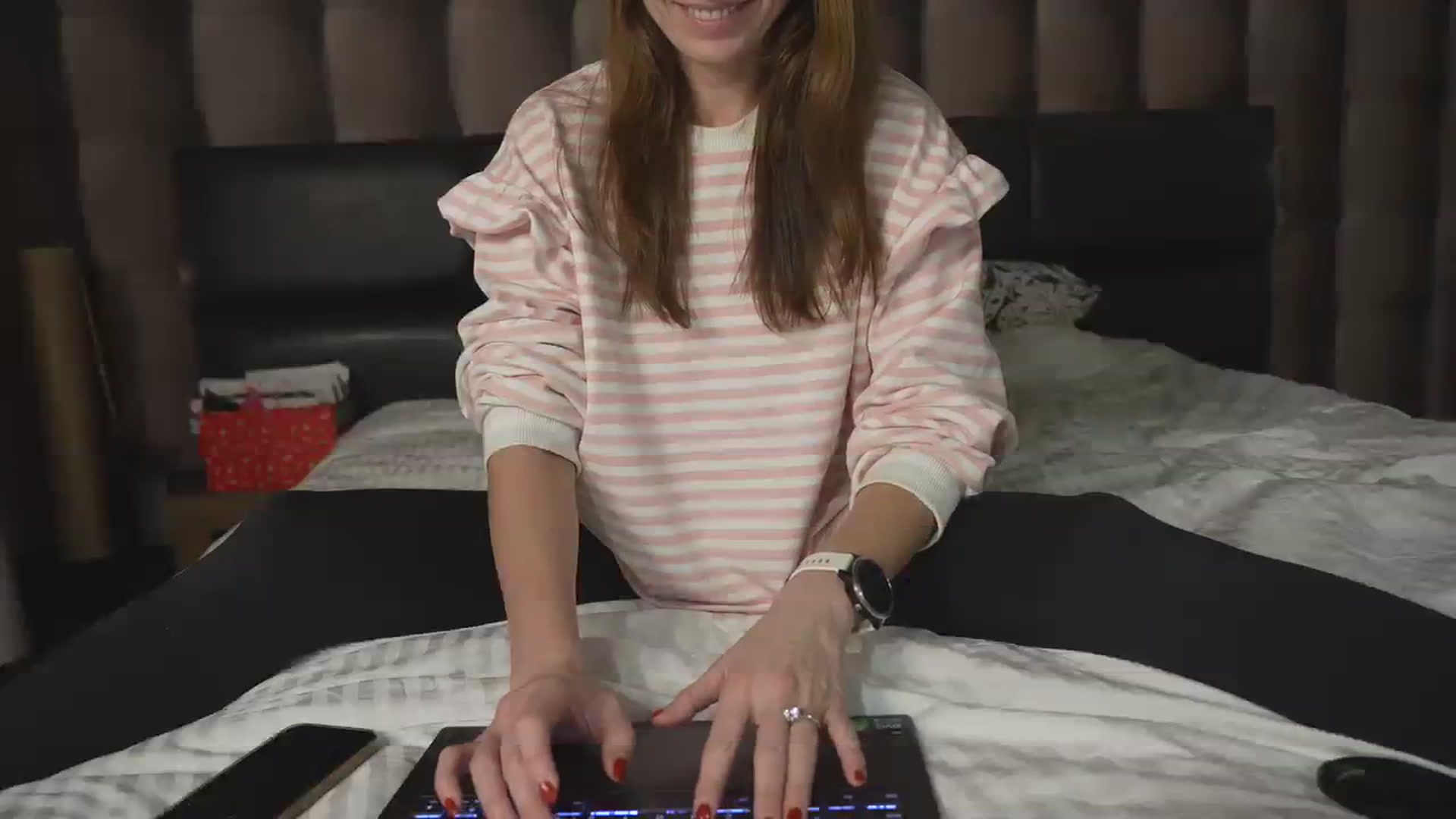 Gallery image thumbnail from DarinDiva's myfreecams stream on, 12/25/2023, 21:02 image 7 of 20