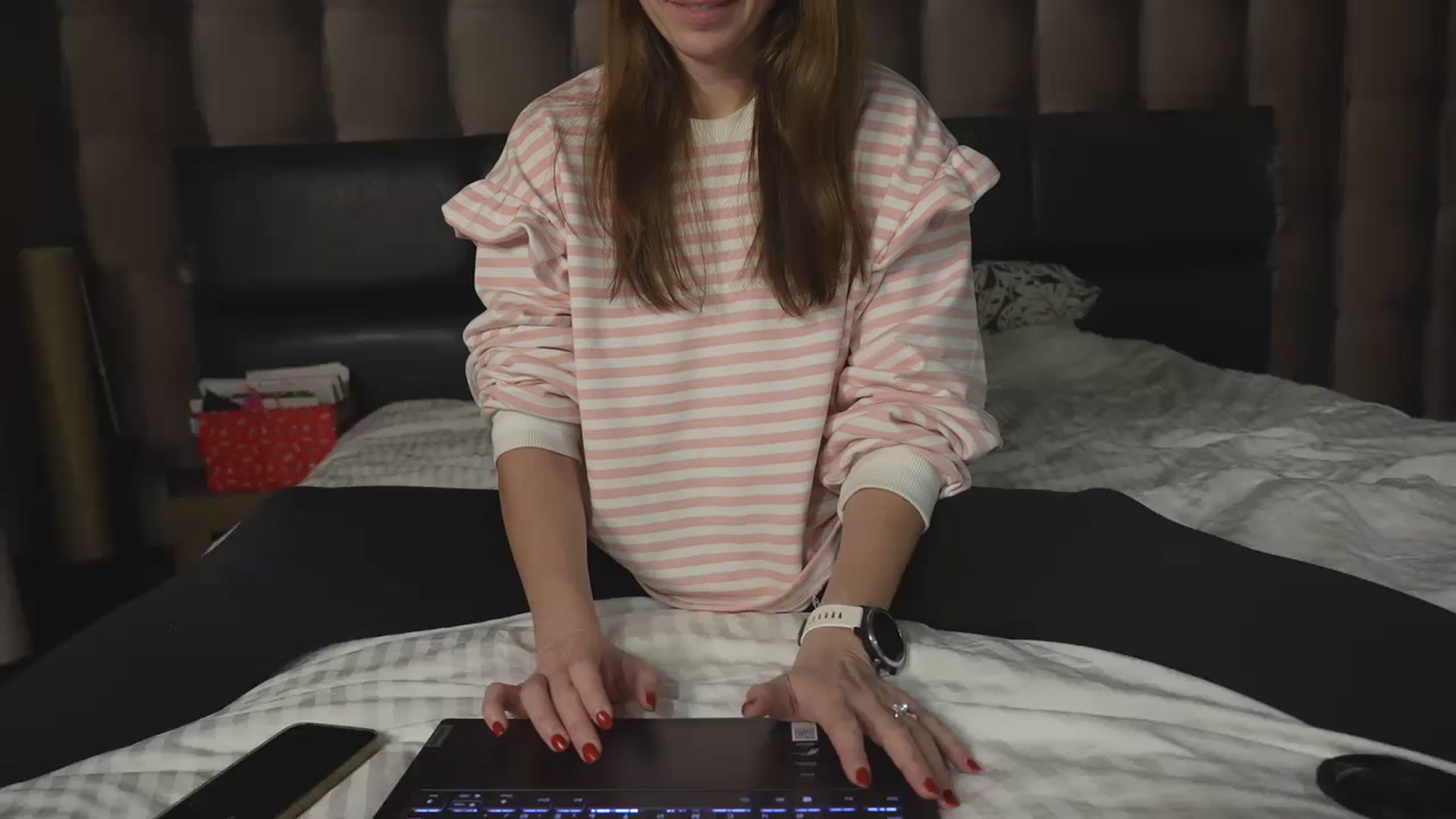 Gallery image thumbnail from DarinDiva's myfreecams stream on, 12/25/2023, 21:02 image 5 of 20