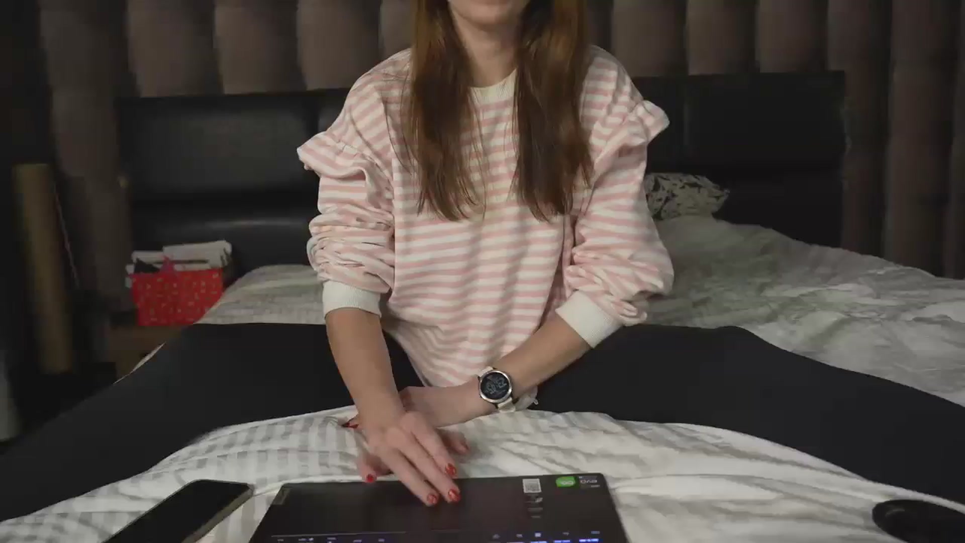 Gallery image thumbnail from DarinDiva's myfreecams stream on, 12/25/2023, 21:02 image 3 of 20