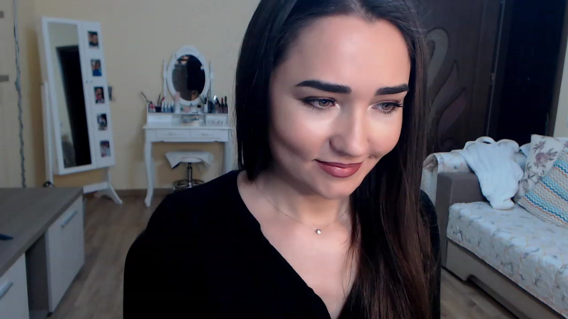 Gallery image thumbnail from DarkArwennie's myfreecams stream on, 12/06/2022, 16:23 image 9 of 20