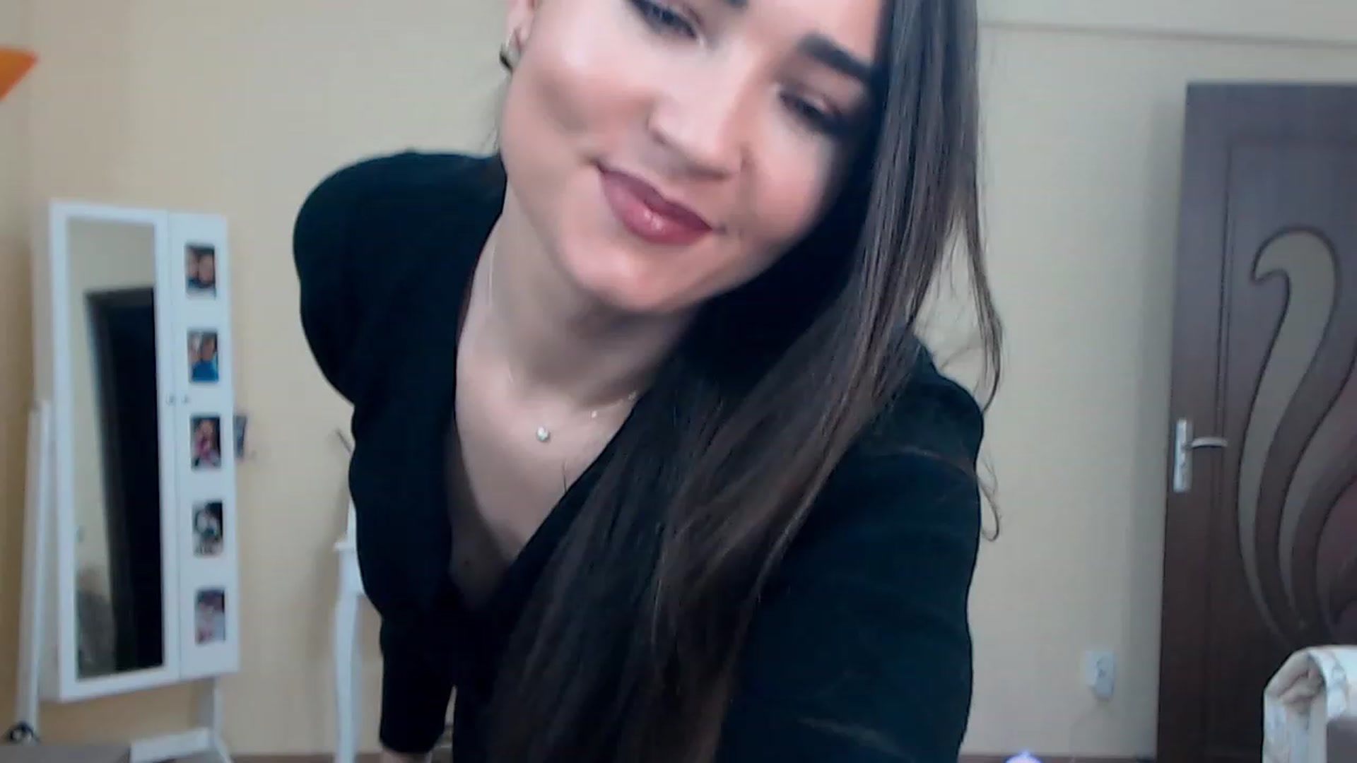 Gallery image thumbnail from DarkArwennie's myfreecams stream on, 12/06/2022, 16:23 image 10 of 20
