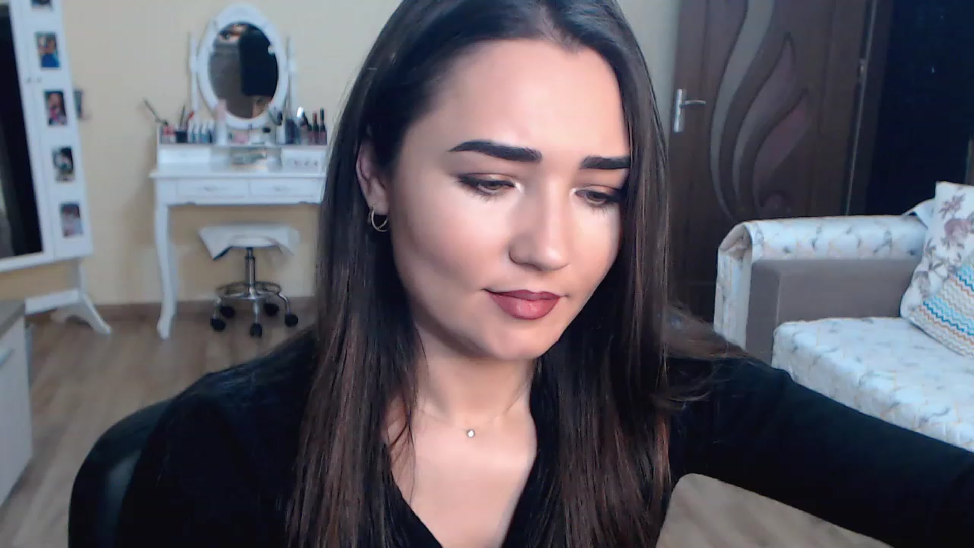 Gallery image thumbnail from DarkArwennie's myfreecams stream on, 12/06/2022, 16:23 image 2 of 20