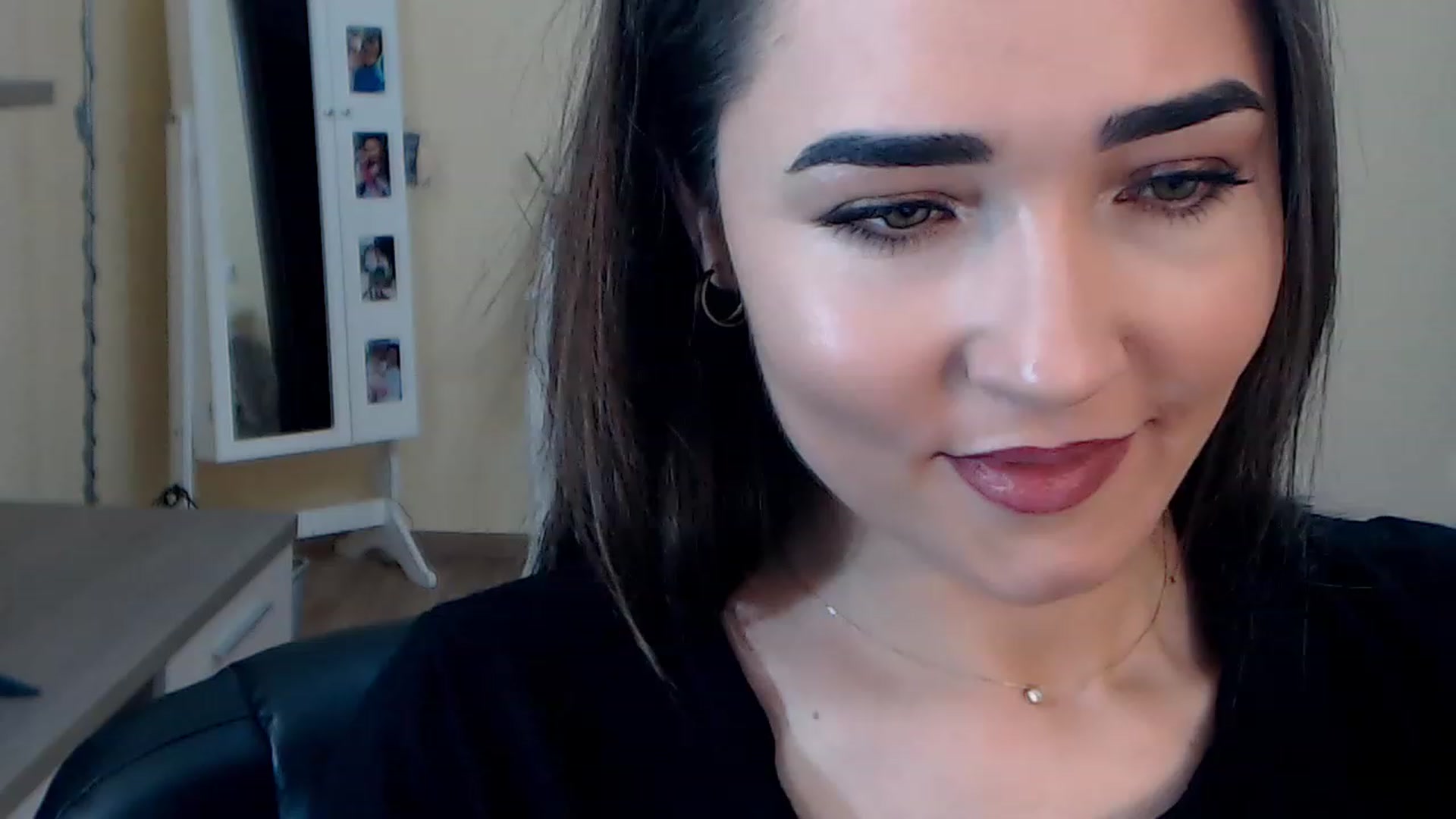 Gallery image thumbnail from DarkArwennie's myfreecams stream on, 12/06/2022, 16:23 image 13 of 20