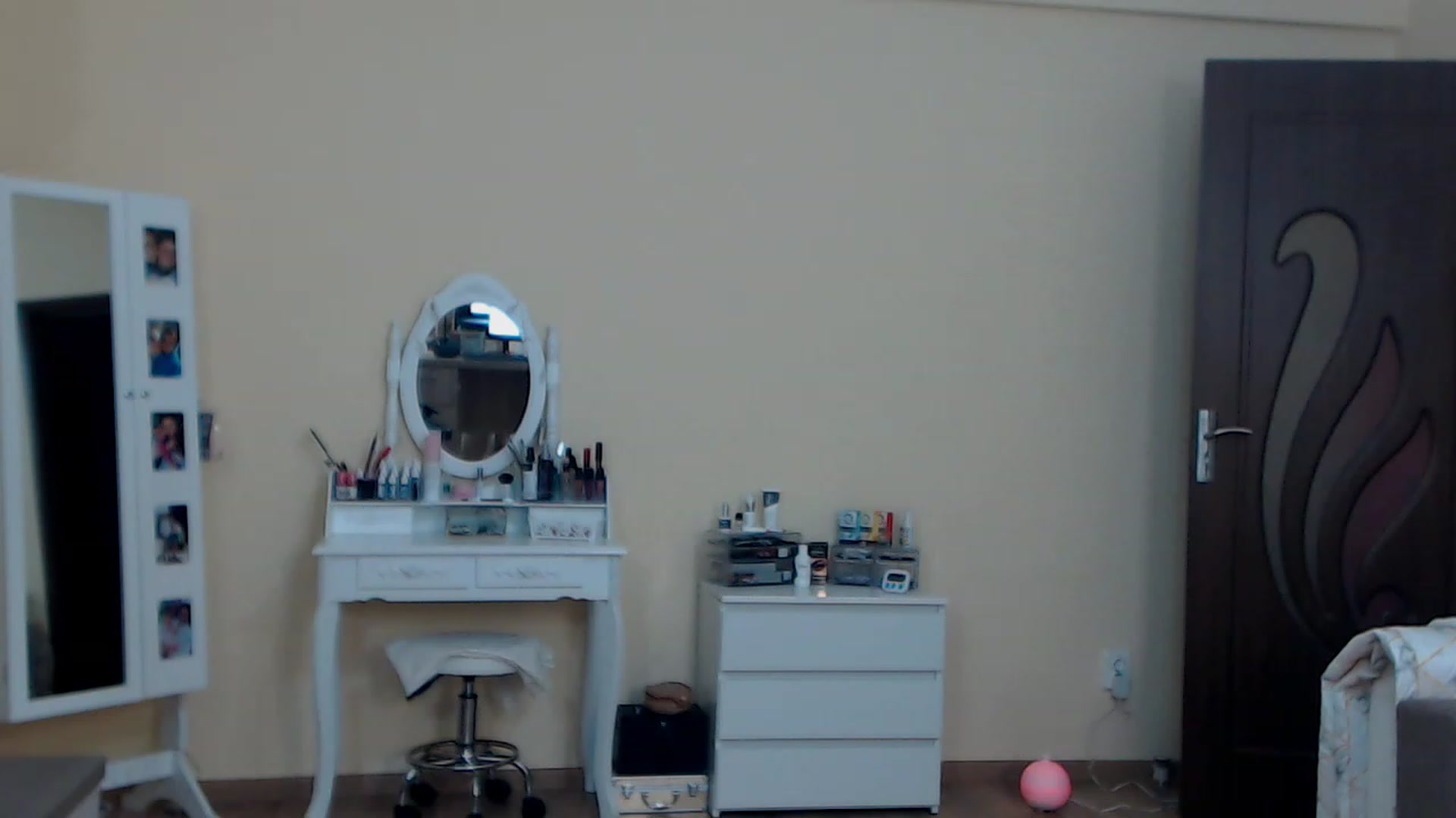 Gallery image thumbnail from DarkArwennie's myfreecams stream on, 12/06/2022, 16:23 image 11 of 20