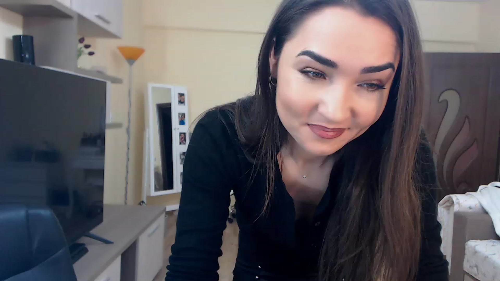 Gallery image thumbnail from DarkArwennie's myfreecams stream on, 12/06/2022, 16:23 image 12 of 20