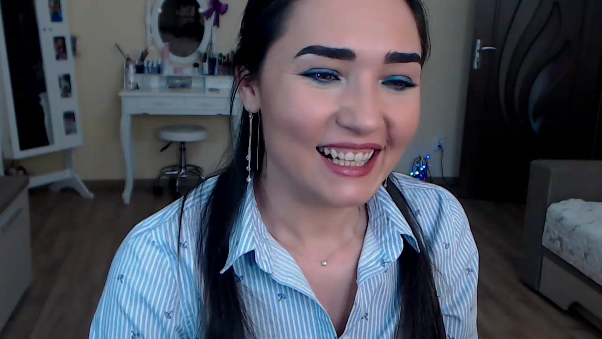Gallery image thumbnail from DarkArwennie's myfreecams stream on, 12/12/2022, 15:52 image 11 of 20