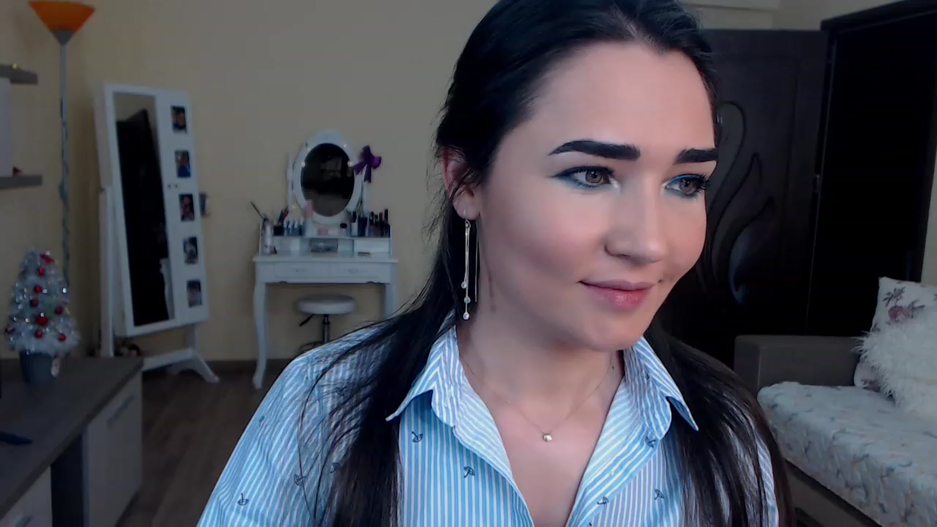 Gallery image thumbnail from DarkArwennie's myfreecams stream on, 12/12/2022, 15:52 image 2 of 20