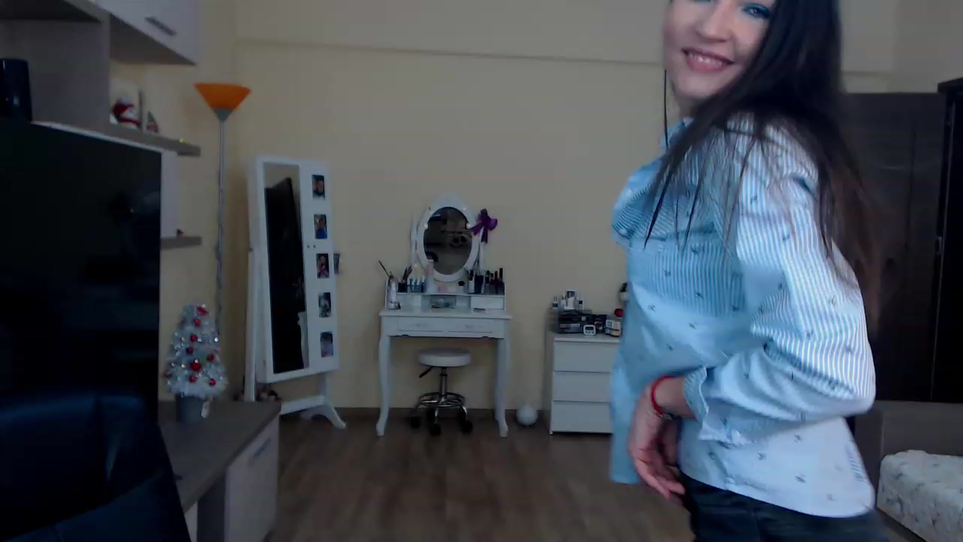 Gallery image thumbnail from DarkArwennie's myfreecams stream on, 12/12/2022, 15:52 image 15 of 20